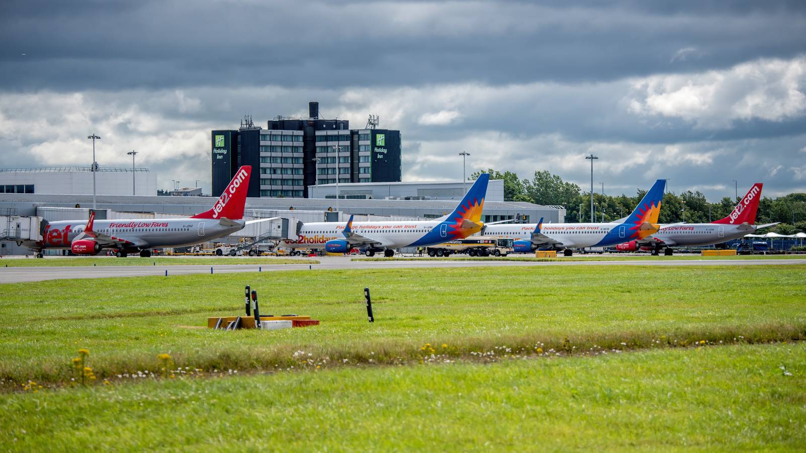 What Are The Differences Between Glasgow's Two Airports?