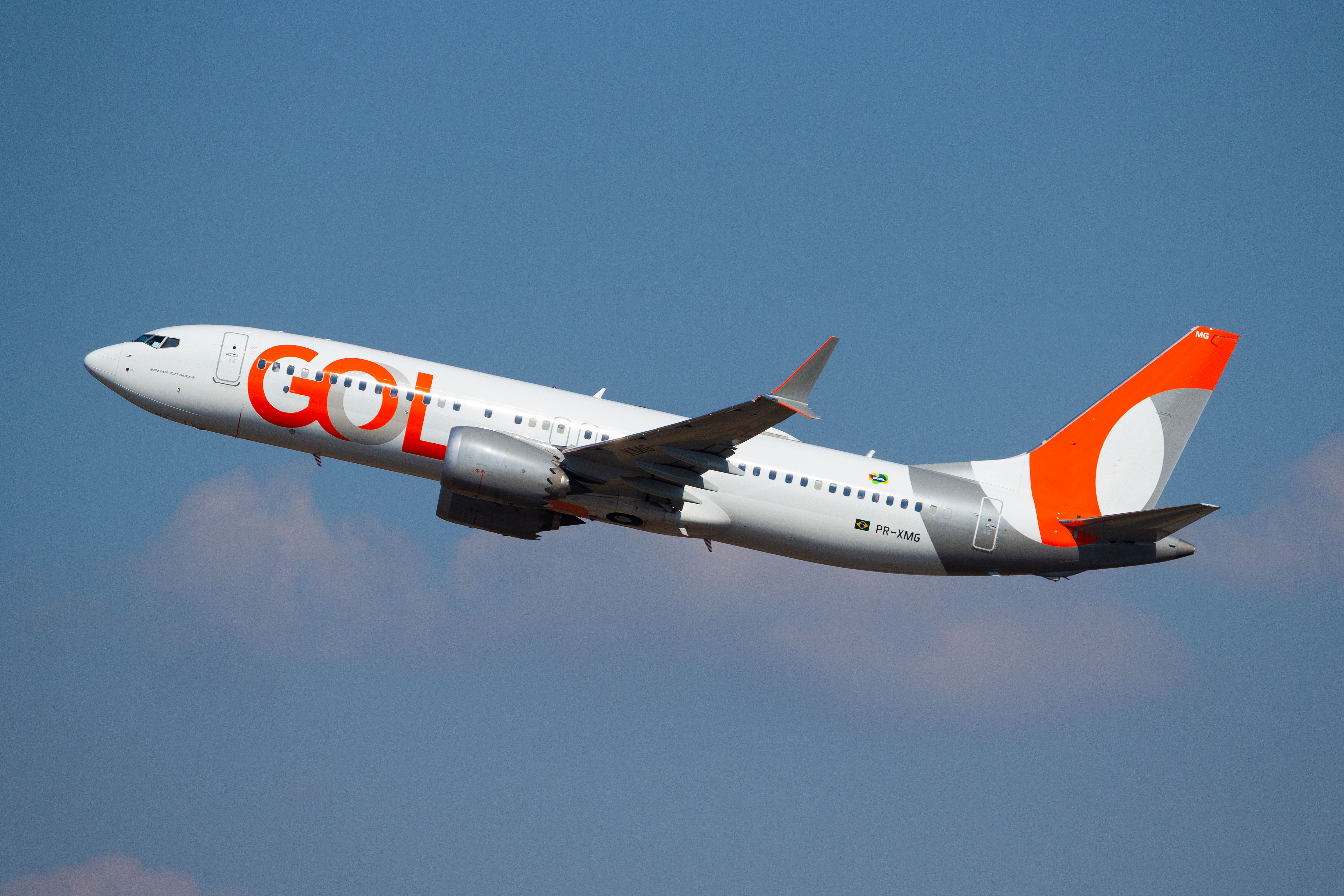 GOL Boeing 737-800 Diverts To São Paulo/Guarulhos International Airport After Windshield Cracks At 38,000 Feet