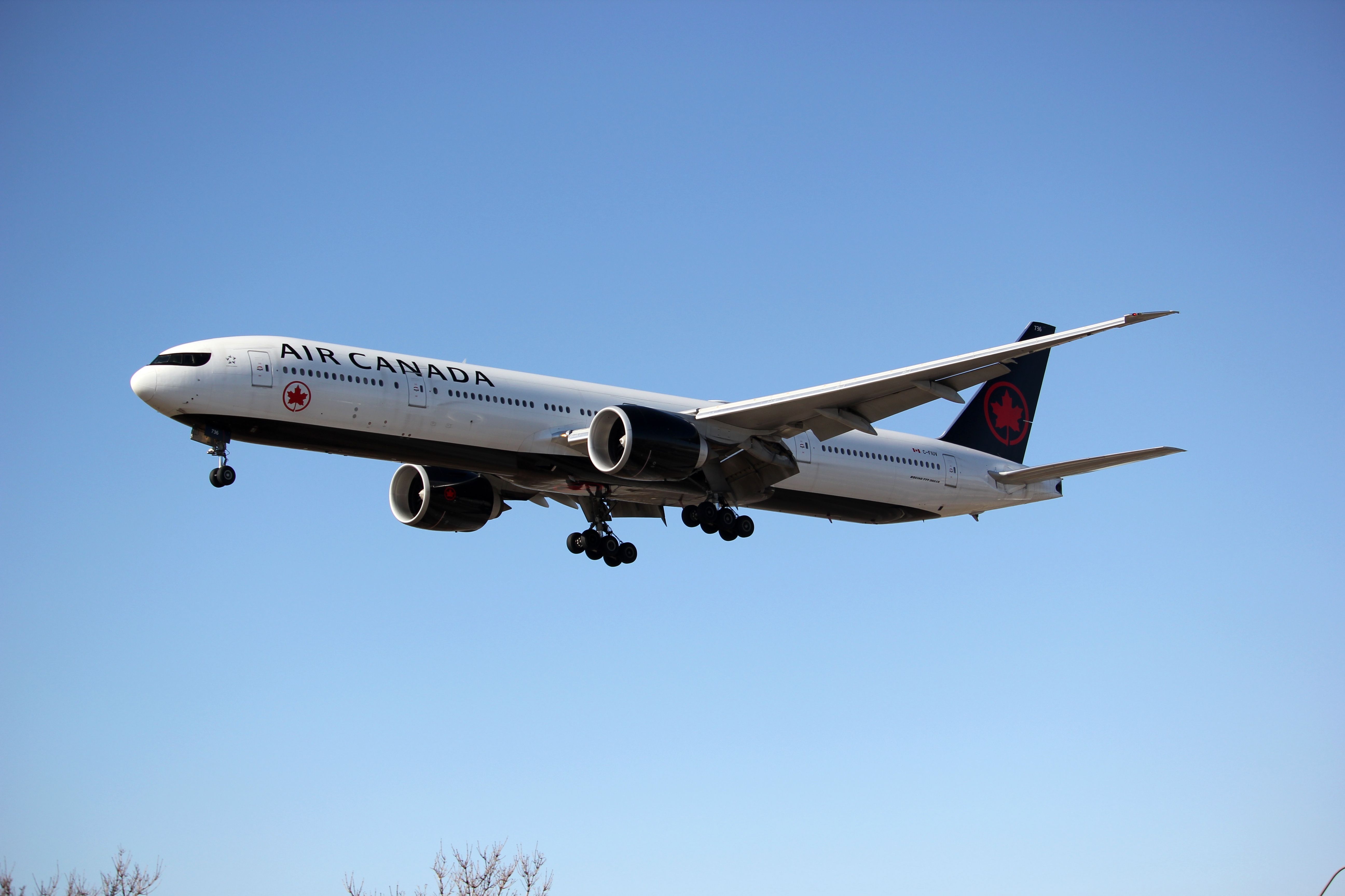 Caught On Camera: Air Canada Boeing 777-300ER Suffers Engine Compressor Stall During Takeoff From Toronto