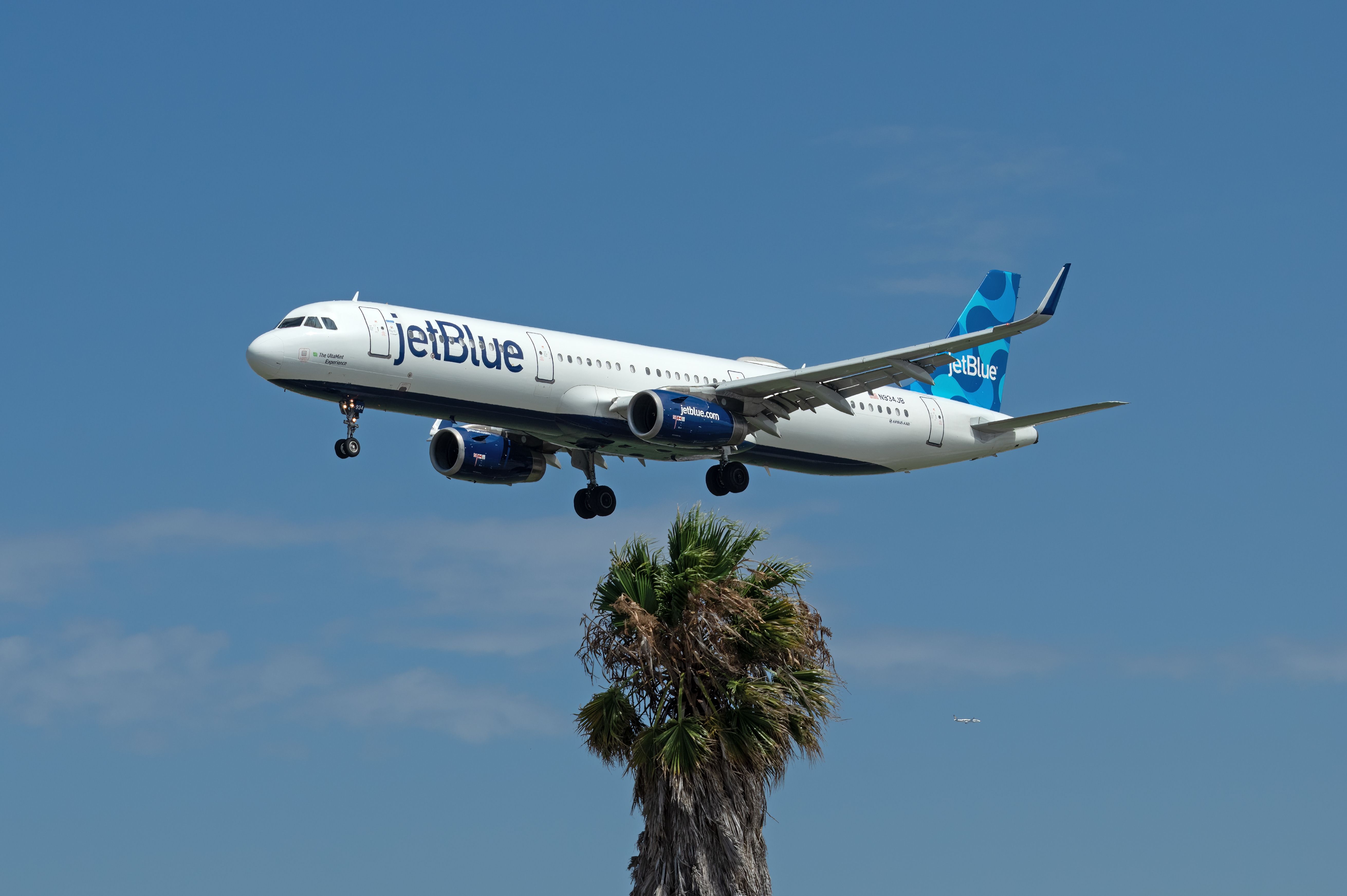 More Cuts: JetBlue Drops 2 Cross-Country Routes From Los Angeles International Airport