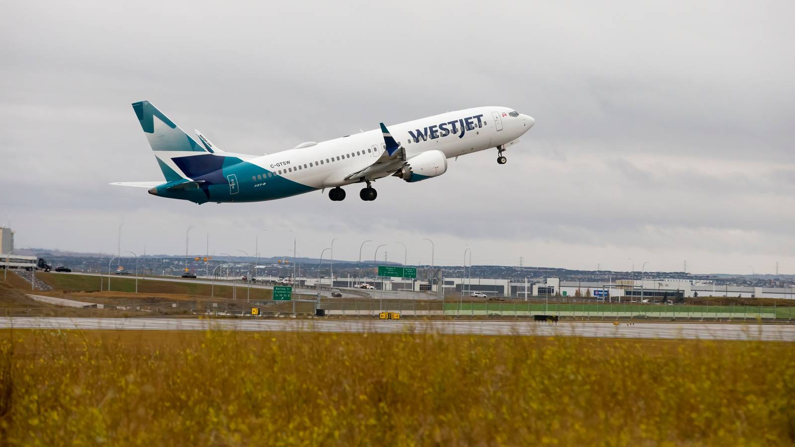 Nearly 50,000 WestJet Passengers Affected As Mechanics Strike Continues Through Holiday Weekend