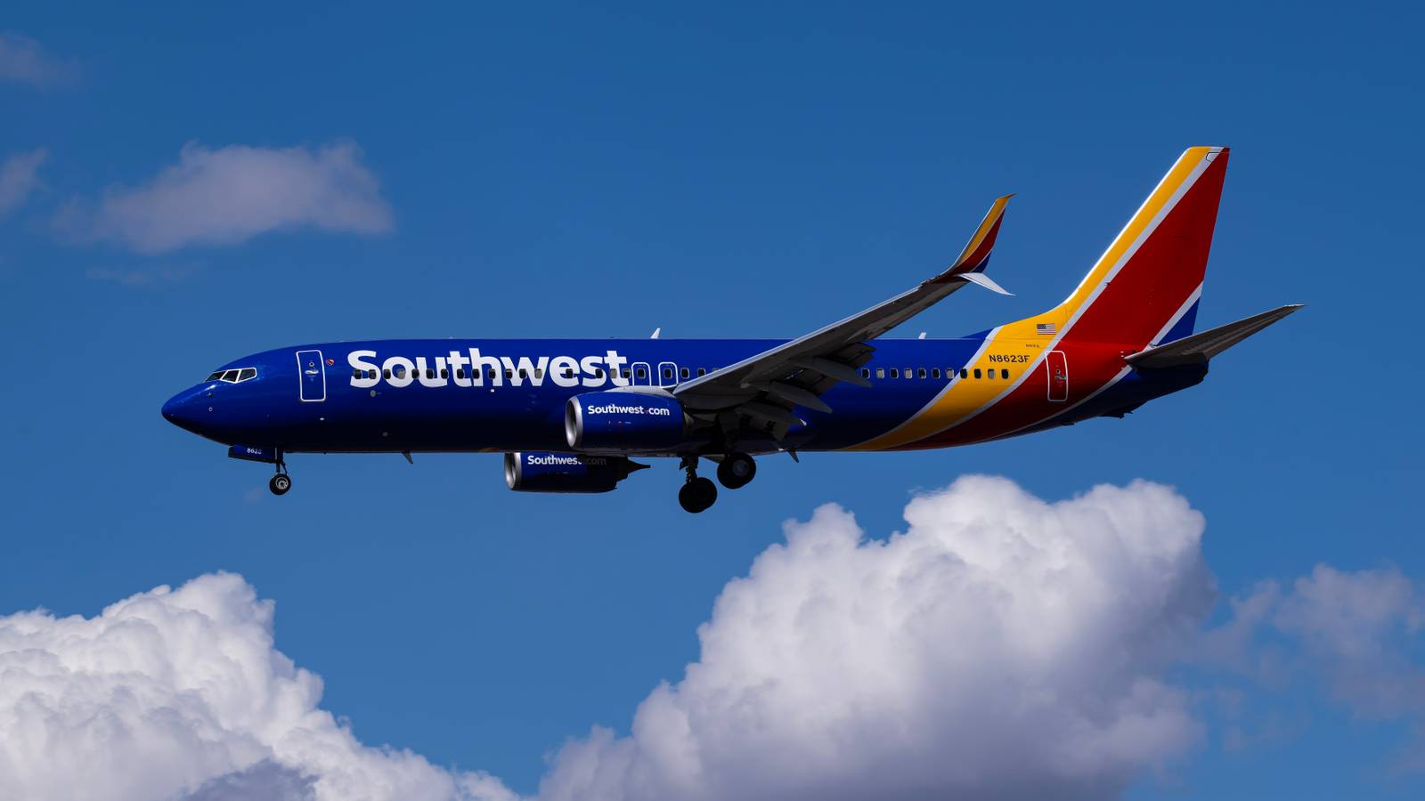 Southwest Airlines Boeing 737 Diverts To Chicago O'Hare Following Engine Problem