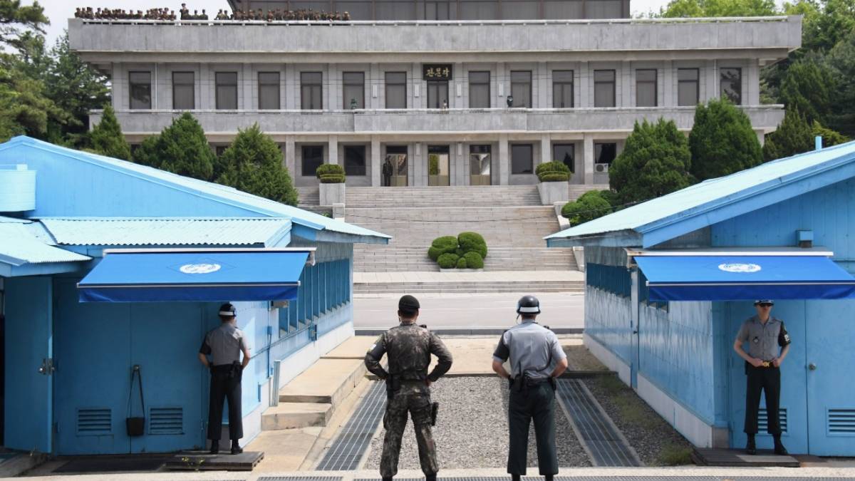 Balloon Wars: How The Koreas Are Engaging In A Trash Balloon Exchange