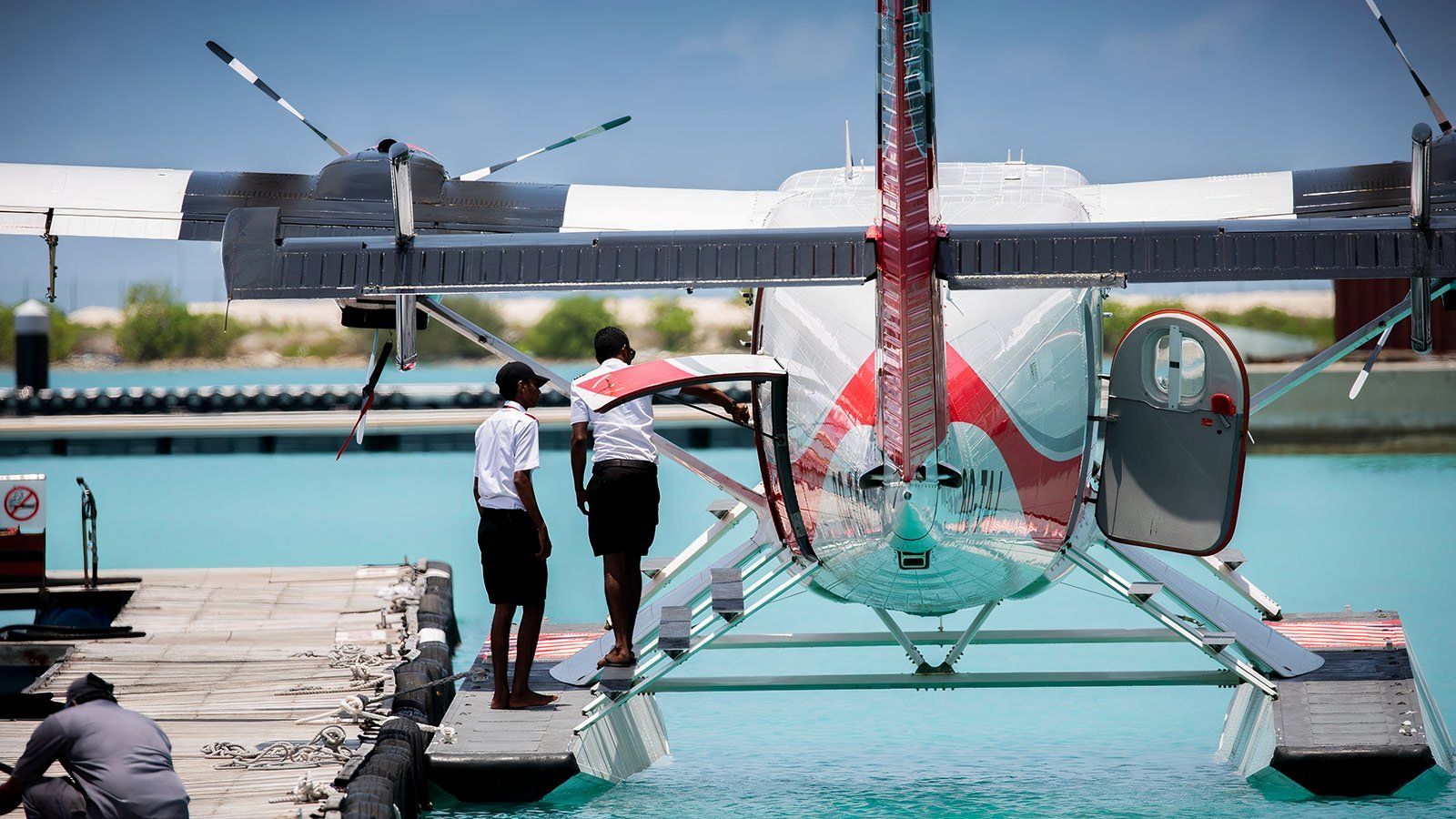 Trans Maldivian Airways: A Brief Guide To The World's Largest Seaplane ...