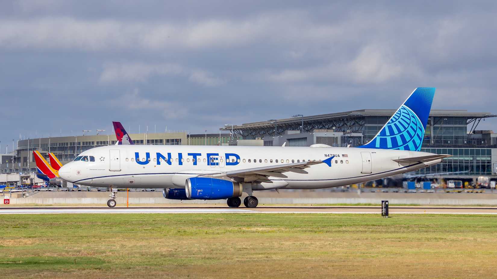 United Airlines Airbus A320 at AUS 
