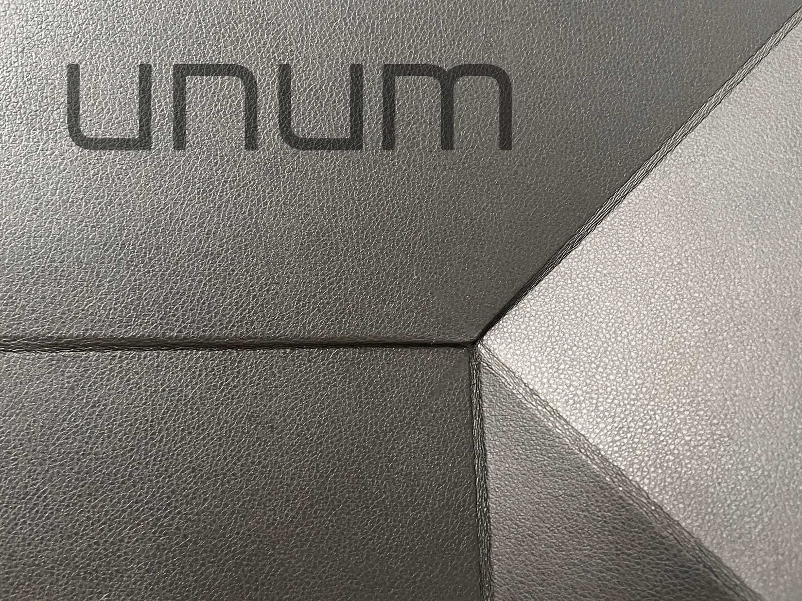 Close ups of the material and the folds of an Unum seat