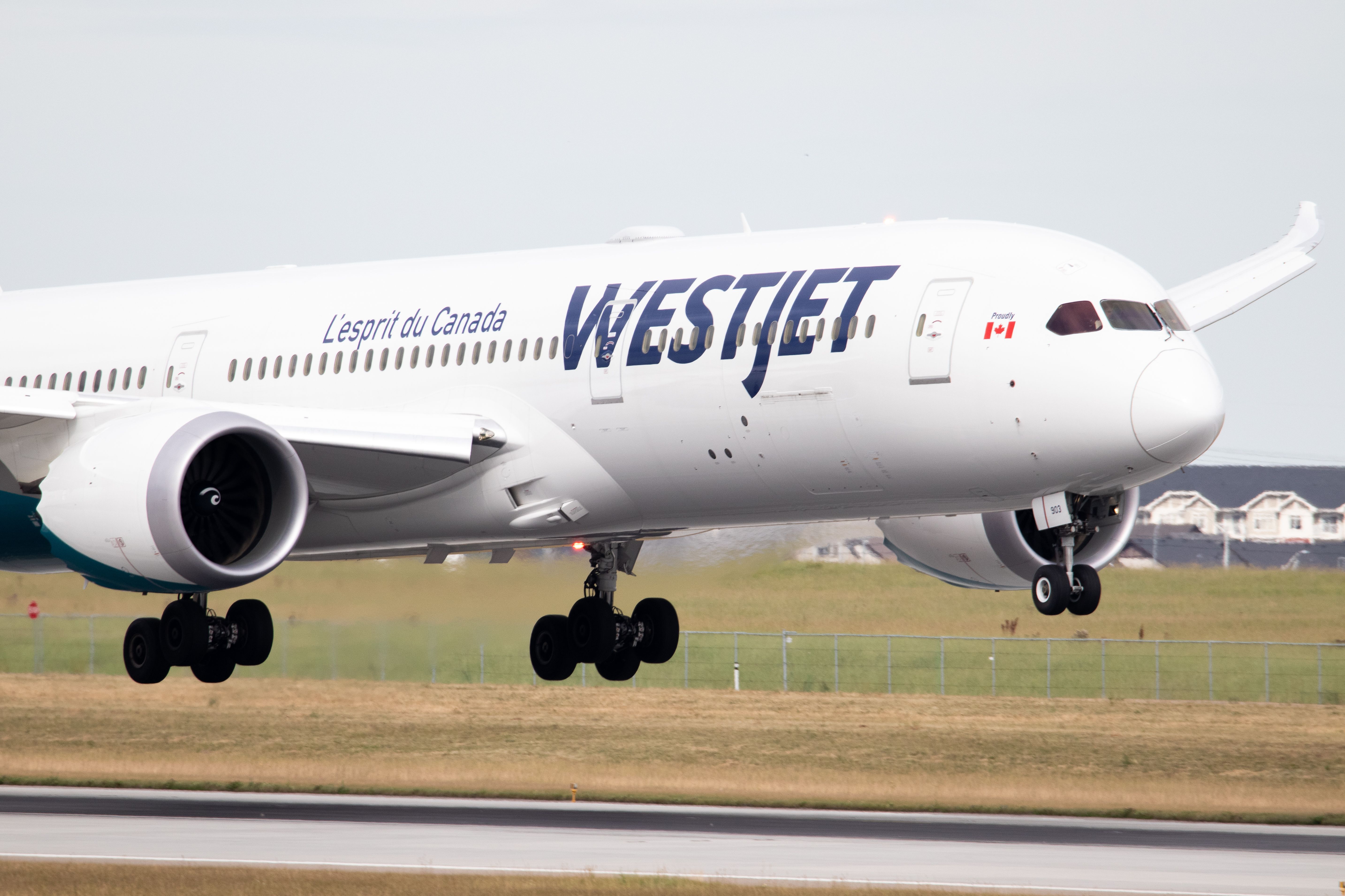WestJet Locks Out Mechanics After Getting Strike Notice During Bargaining