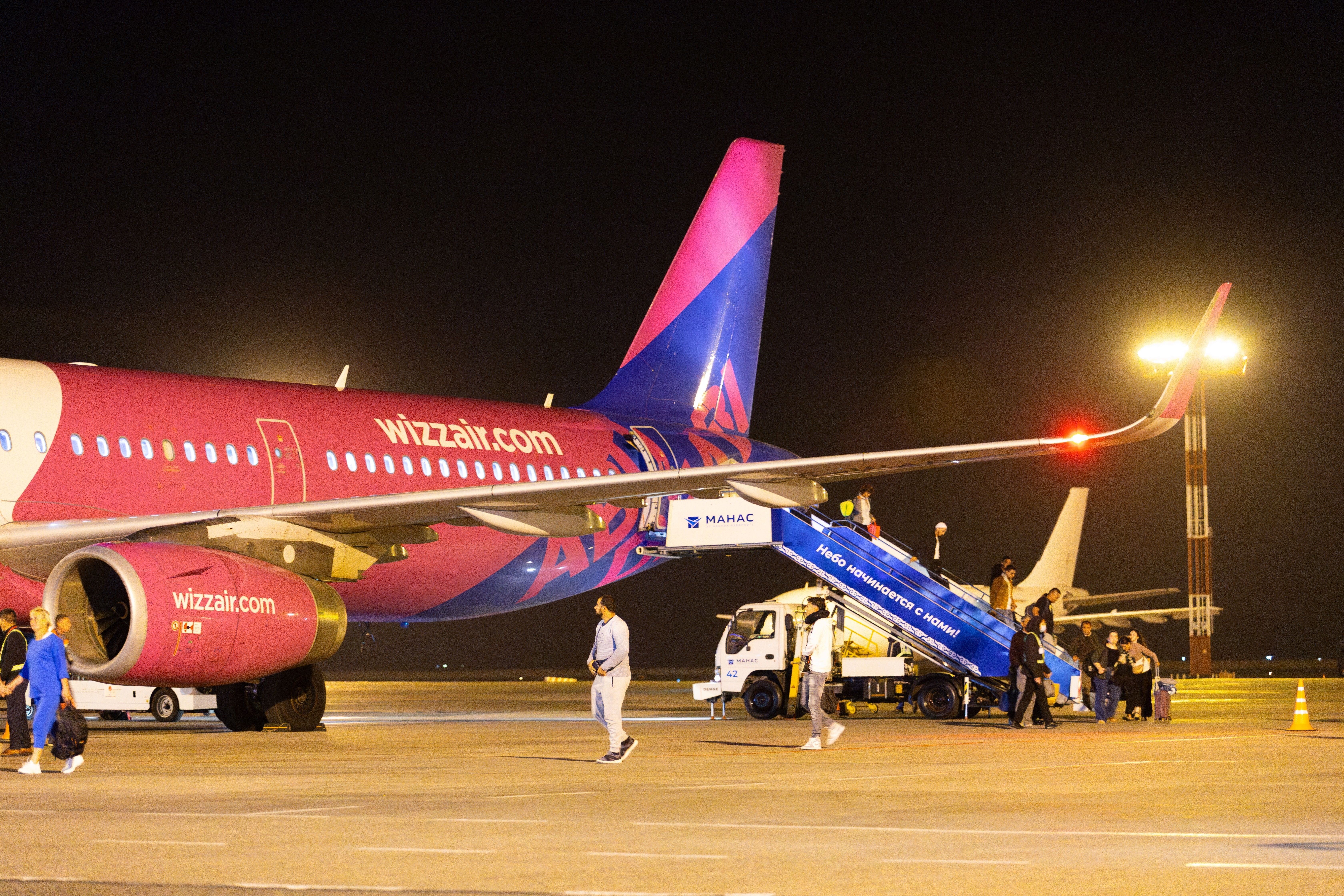 What Is A Red Eye Flight? The Pros & Cons Of Flying Overnight