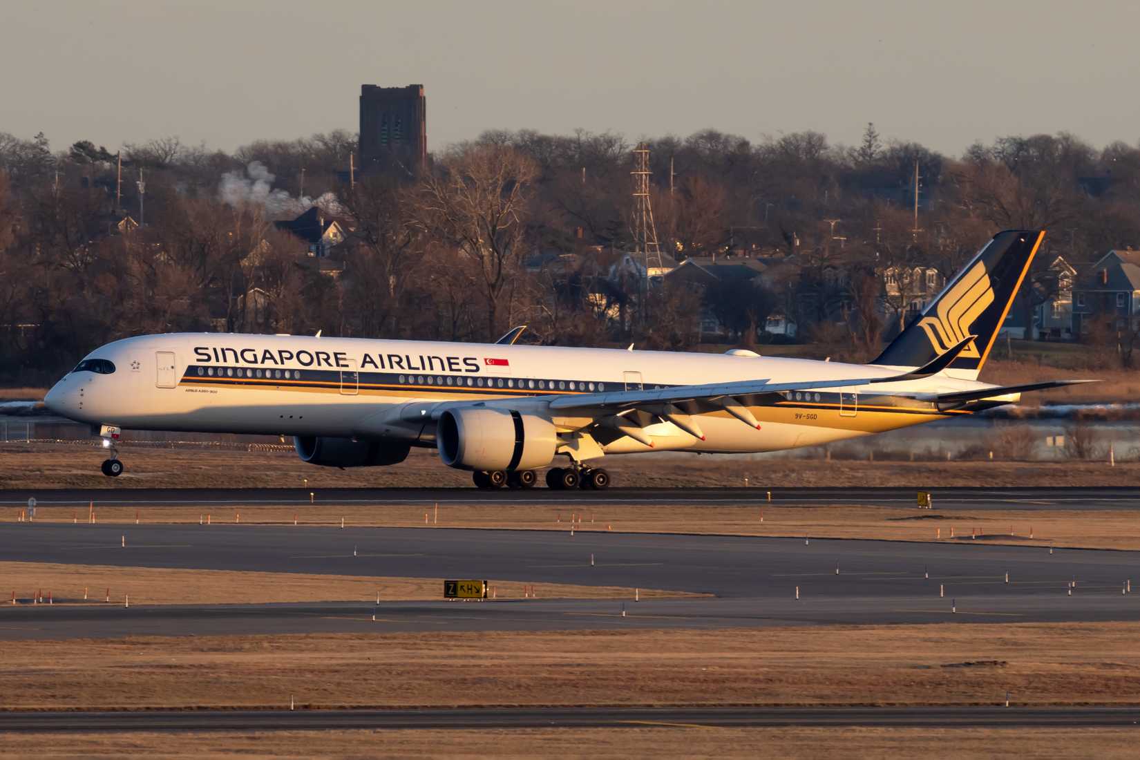 Singapore Airlines Airbus A350 landing in New York