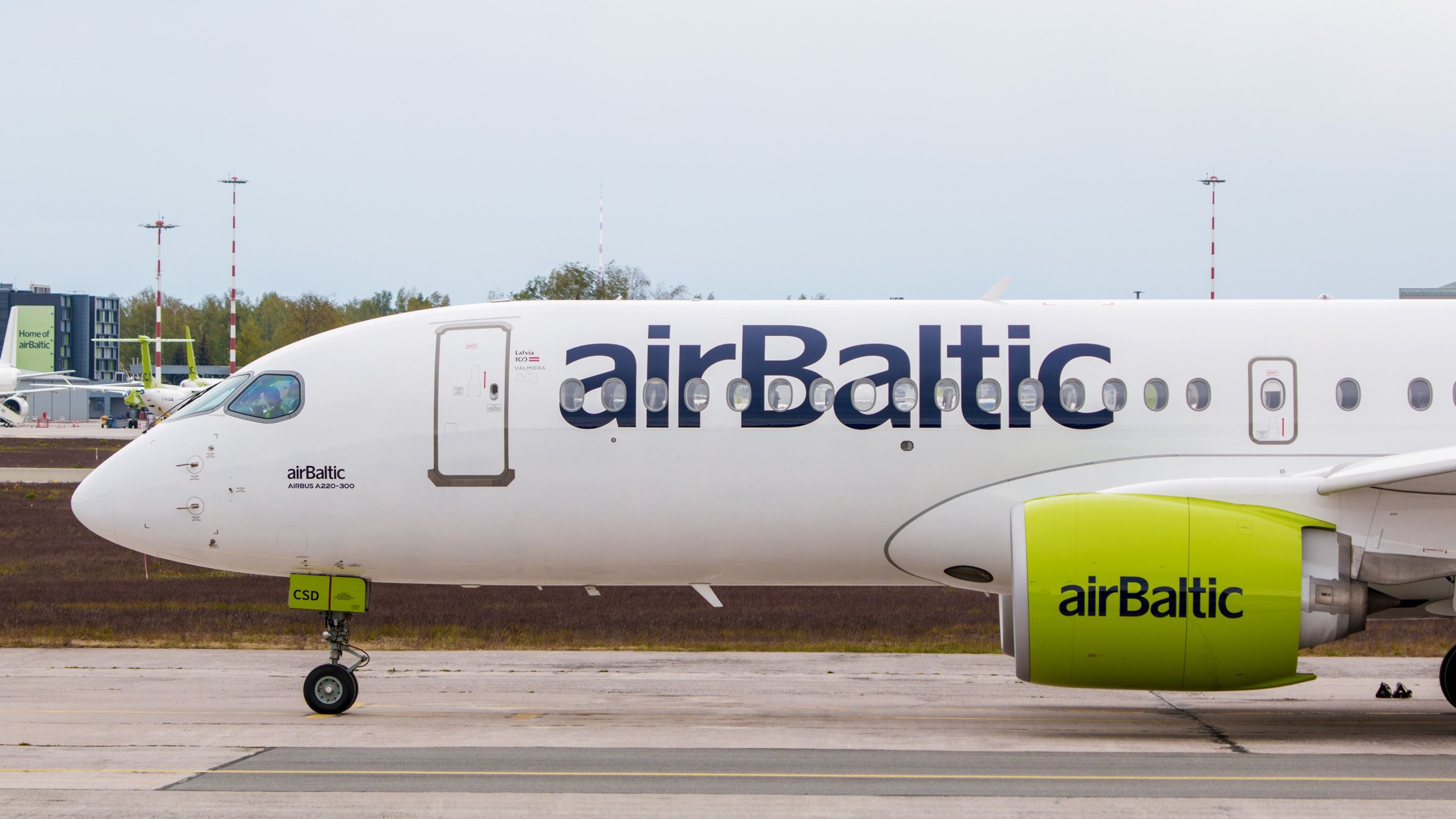 Modello Aereo Air Baltic 1:100 Airbus A220-300 Edizione Vilnius Lietuva In Resina E Plastica, Nuovo In Scatola