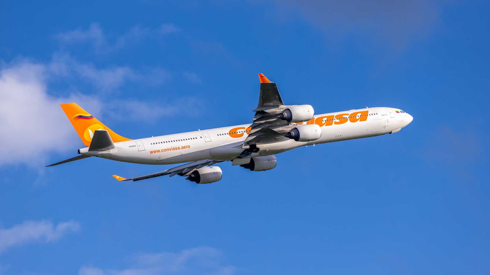 Airbus A340-642 YV3533 Conviasa climbing