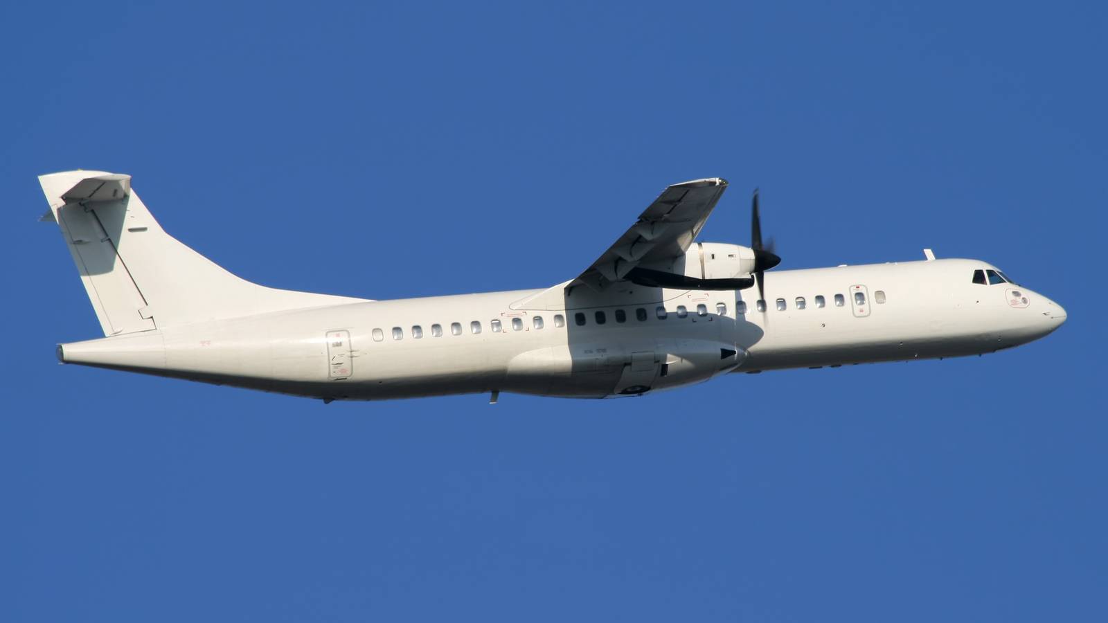 Japan’s JCAS Airways Signs For A New ATR 72-600 At Farnborough Airshow