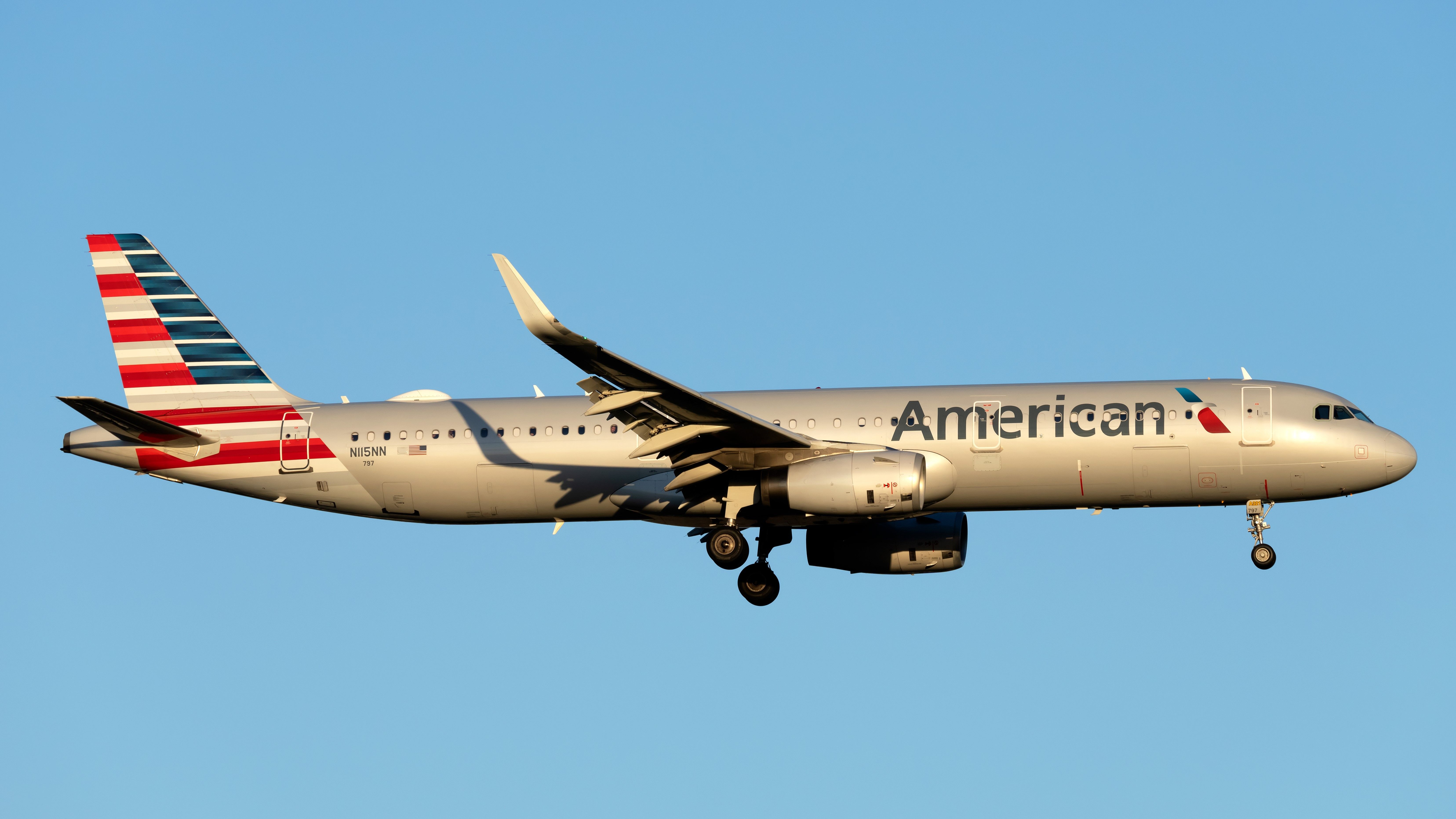 American Airlines Airbus A321neo flyin