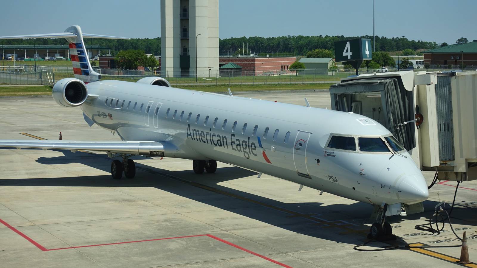 PSA Airlines To Introduce 1st Bombardier CRJ900 With New Interior Next Month