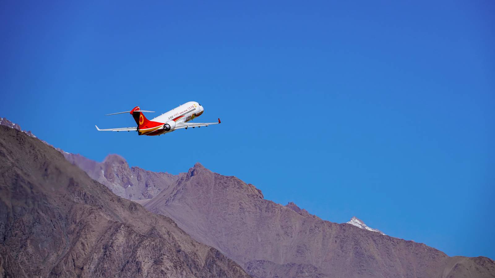 ARJ21 Achieves Milestone With First High-Altitude Route In China
