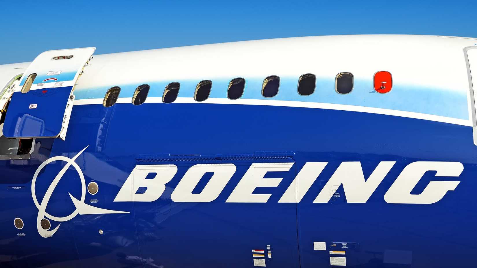 Boeing logo on a Boeing 787 fuselage with the manufacturer's livery shutterstock_514875412