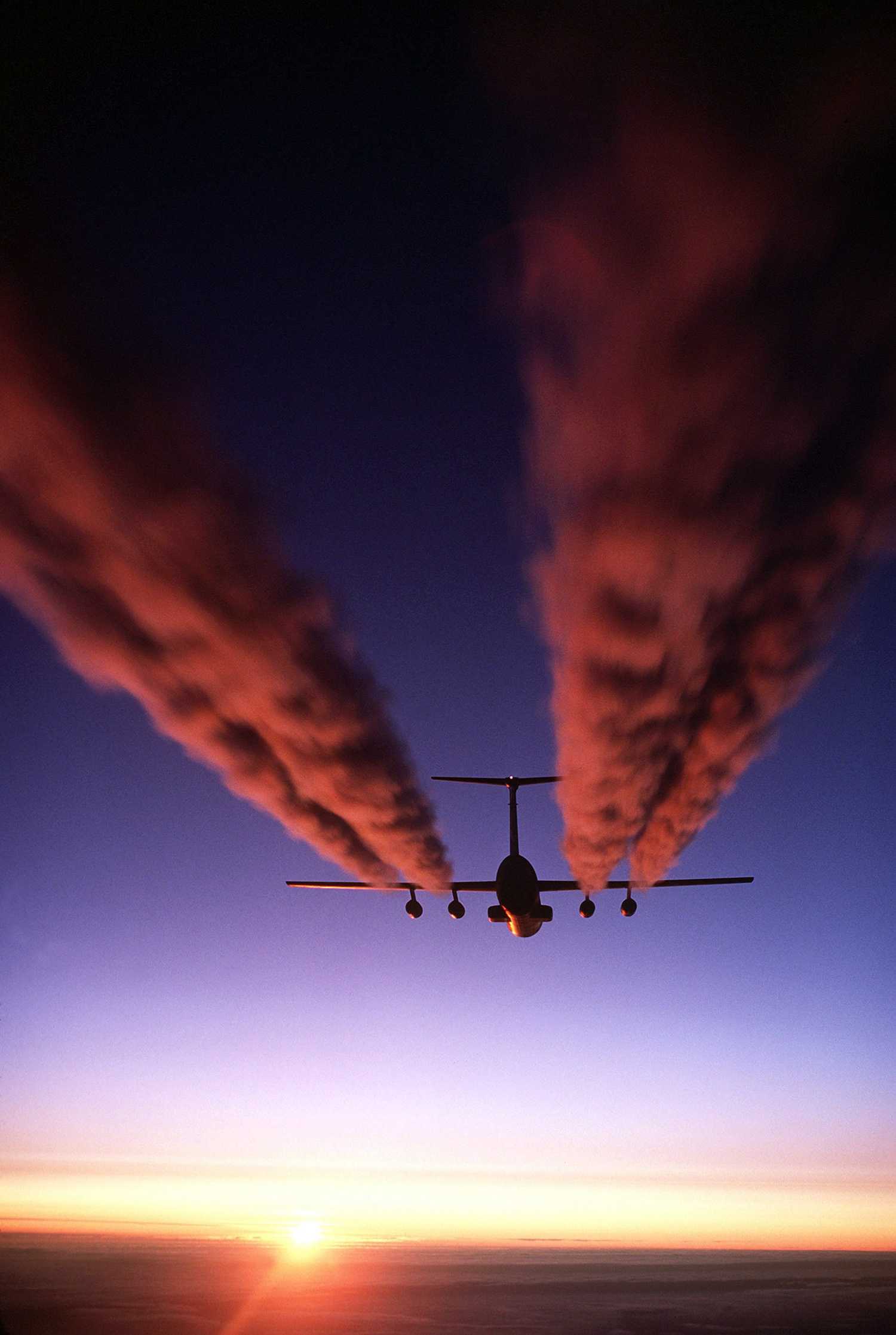 c-141-starlifter-contrails-sunset.jpg.pc-adaptive.1280.medium