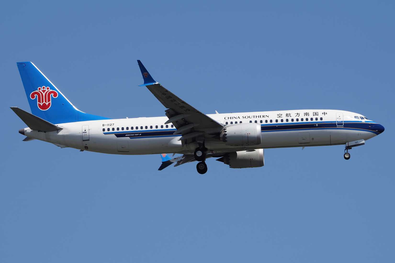 China Southern Airlines Boeing 737 MAX 8 landing at BKK