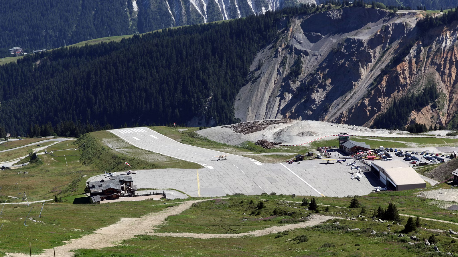 Picture Perfect: The World's Five Most Jaw-Dropping Runways