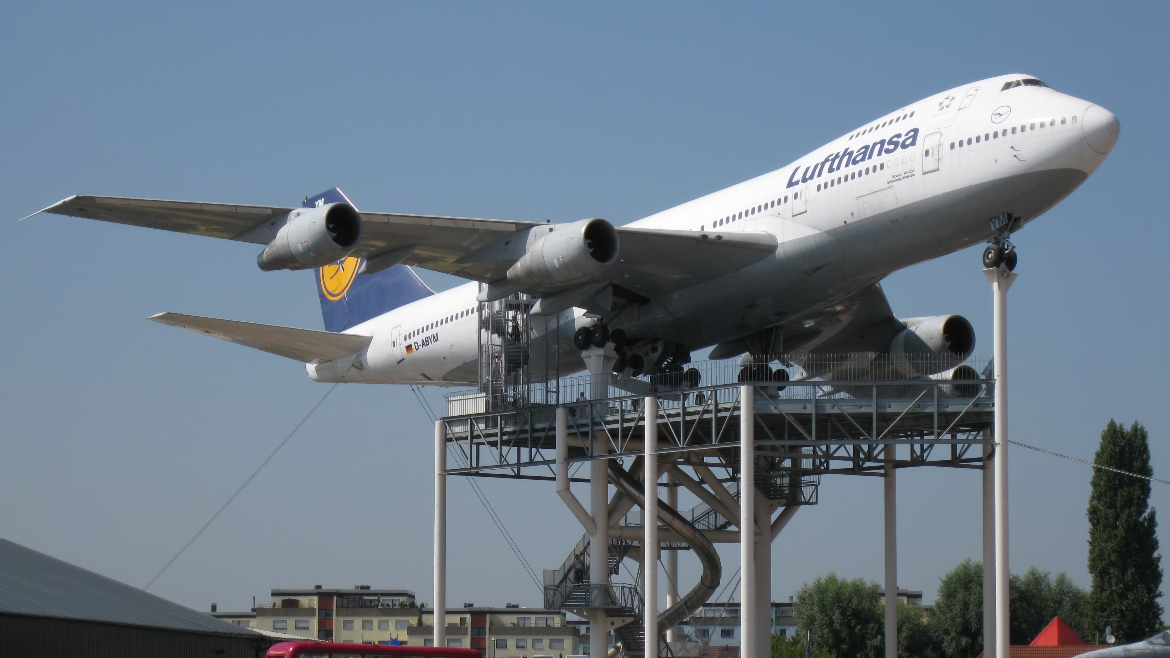 むーみん Logistics: How A German Museum Got A Retired Boeing 747 Onto Its Roof
