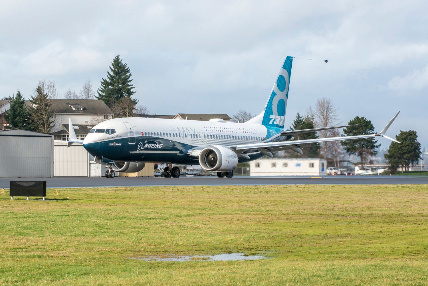 Boeing 737 MAX 8.