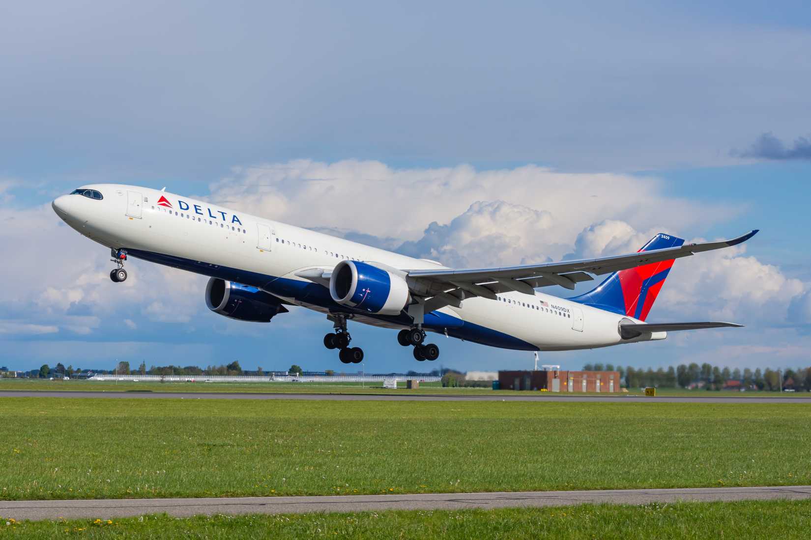 Cab Delta Delta Air Lines' Growing Africa Network: What To Expect Onboard