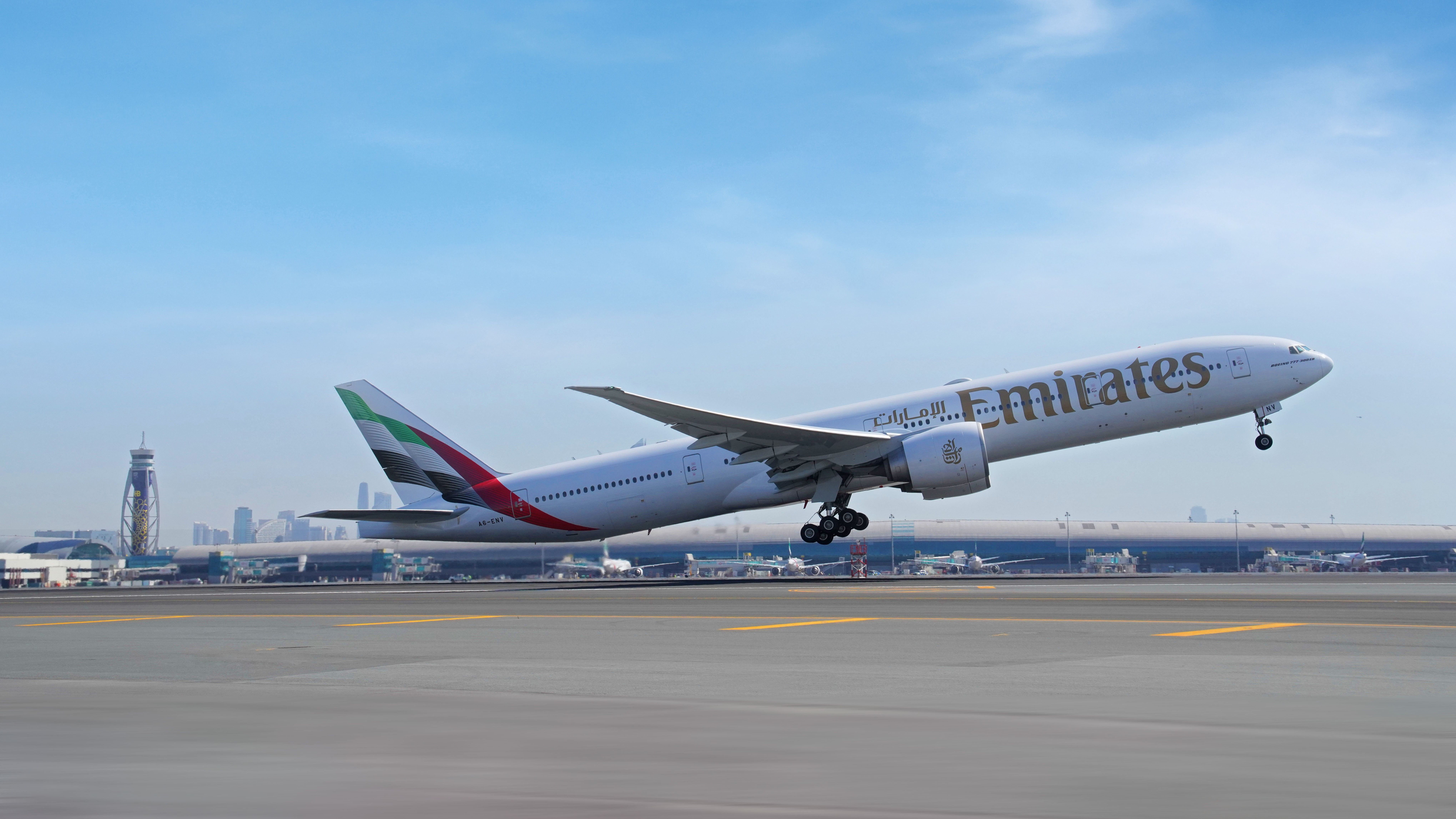 【新品・未開封】Emirates Boeing 777-300ER 1/200 Emirates Boeing 777-300 Aircraft Model 1:200 | eBay