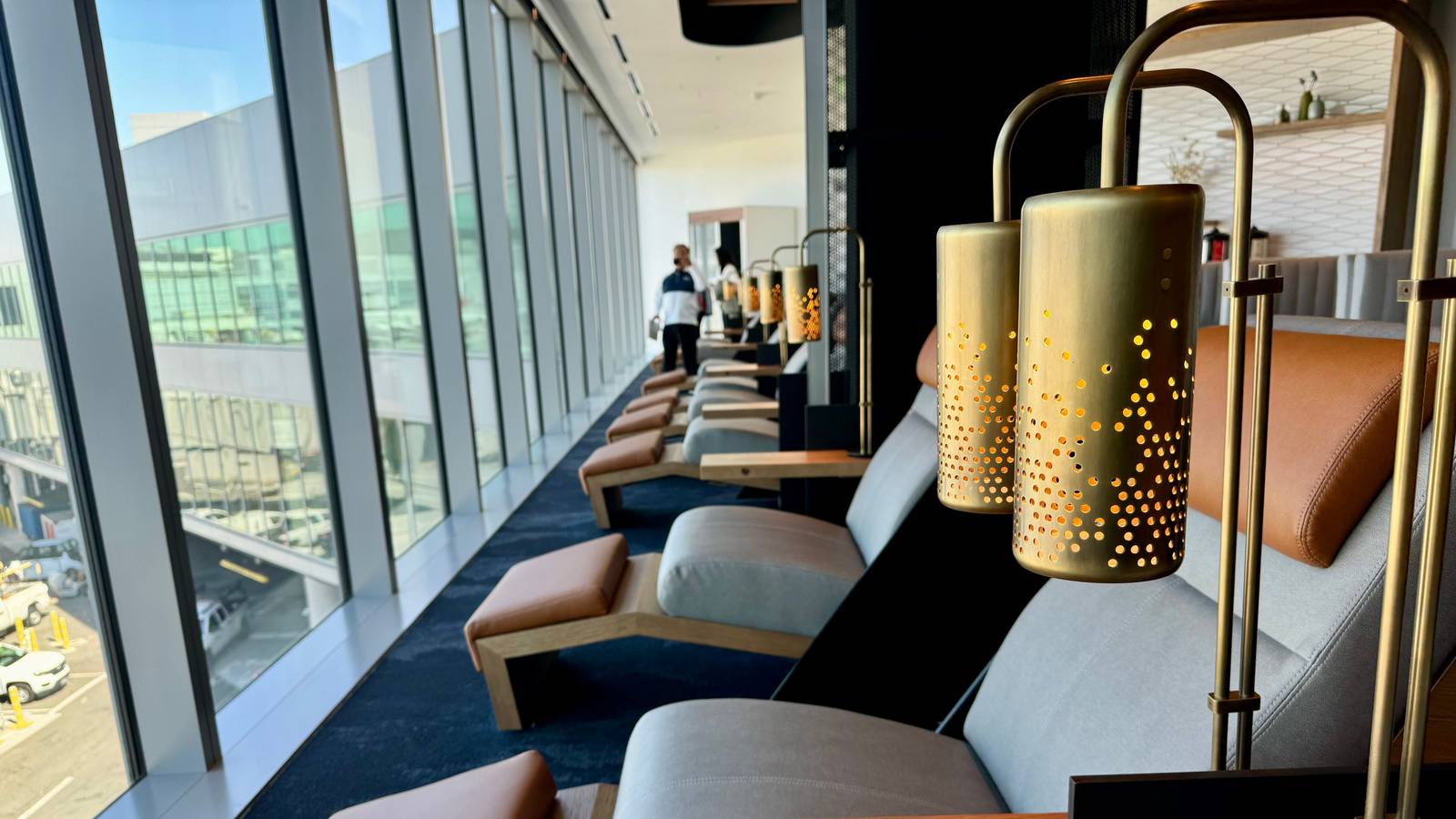 In Photos: Alaska Airlines Unveils Elegant New Lounge At San Francisco International Airport