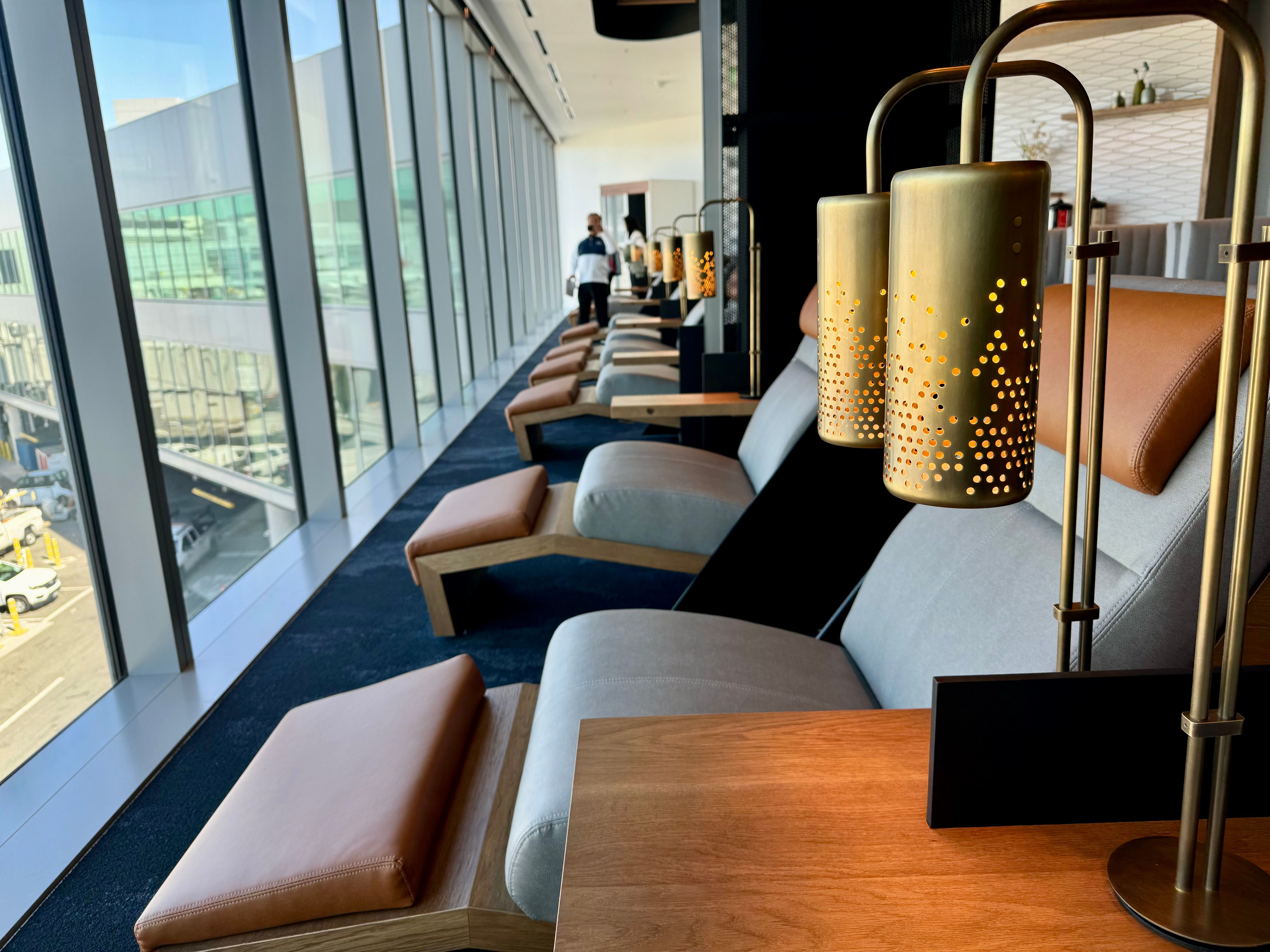 In Photos: Alaska Airlines Unveils Elegant New Lounge At San Francisco International Airport