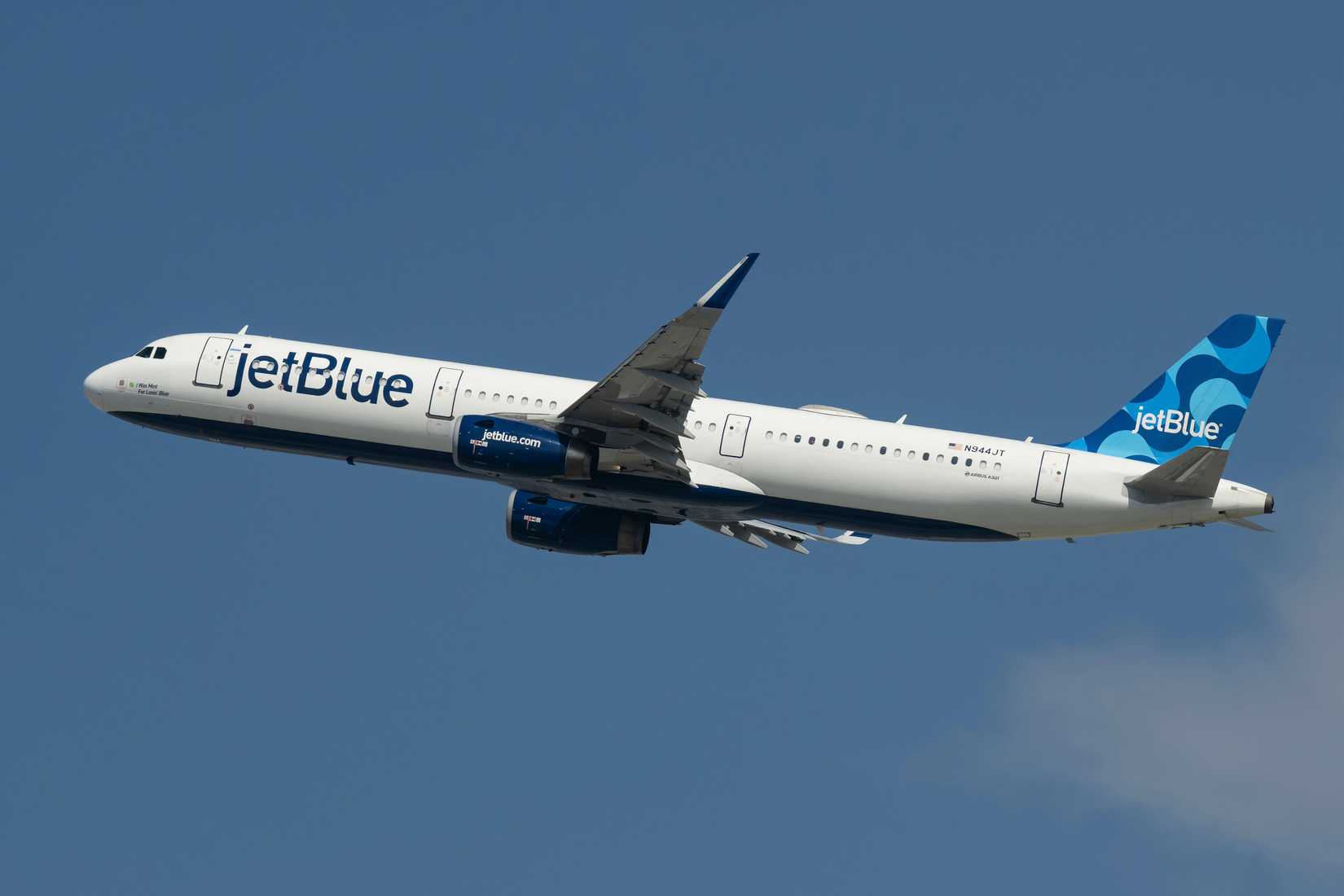 JetBlue A321 Taking Off