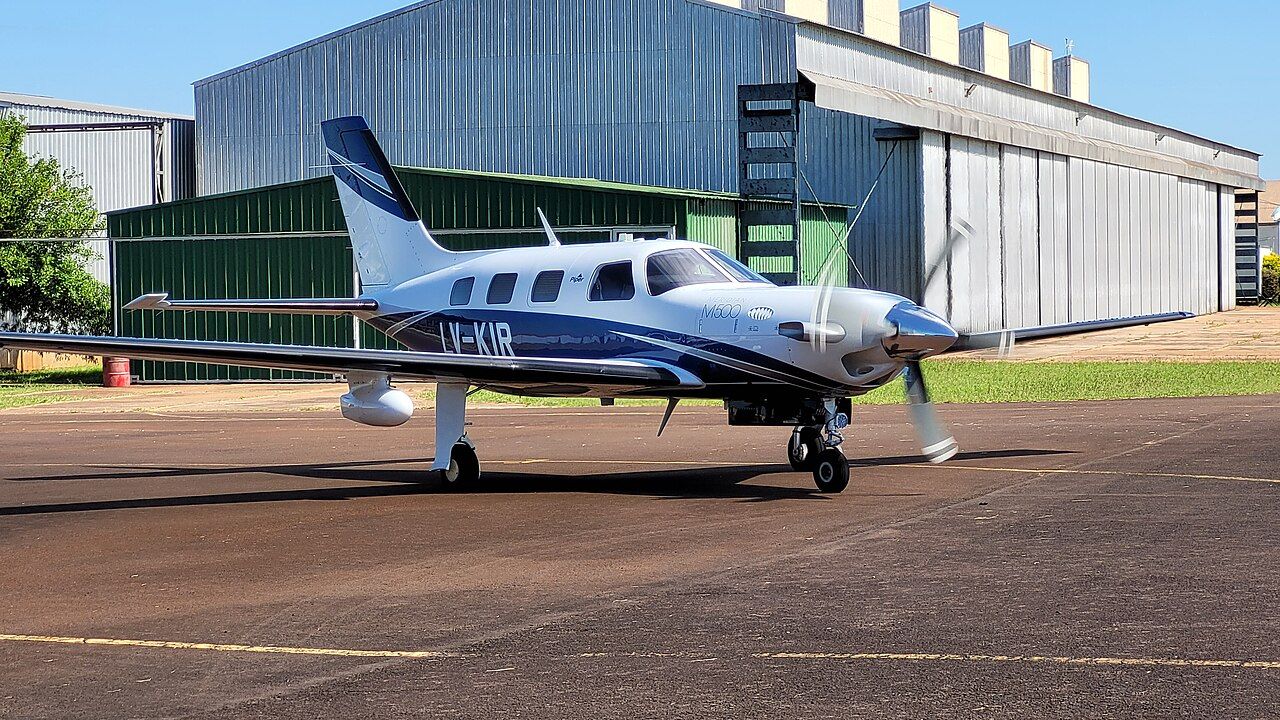 Piper_Meridian_M500_LV-KIR_en_el_Aeropuerto_Internacional_de_Posadas_(02)