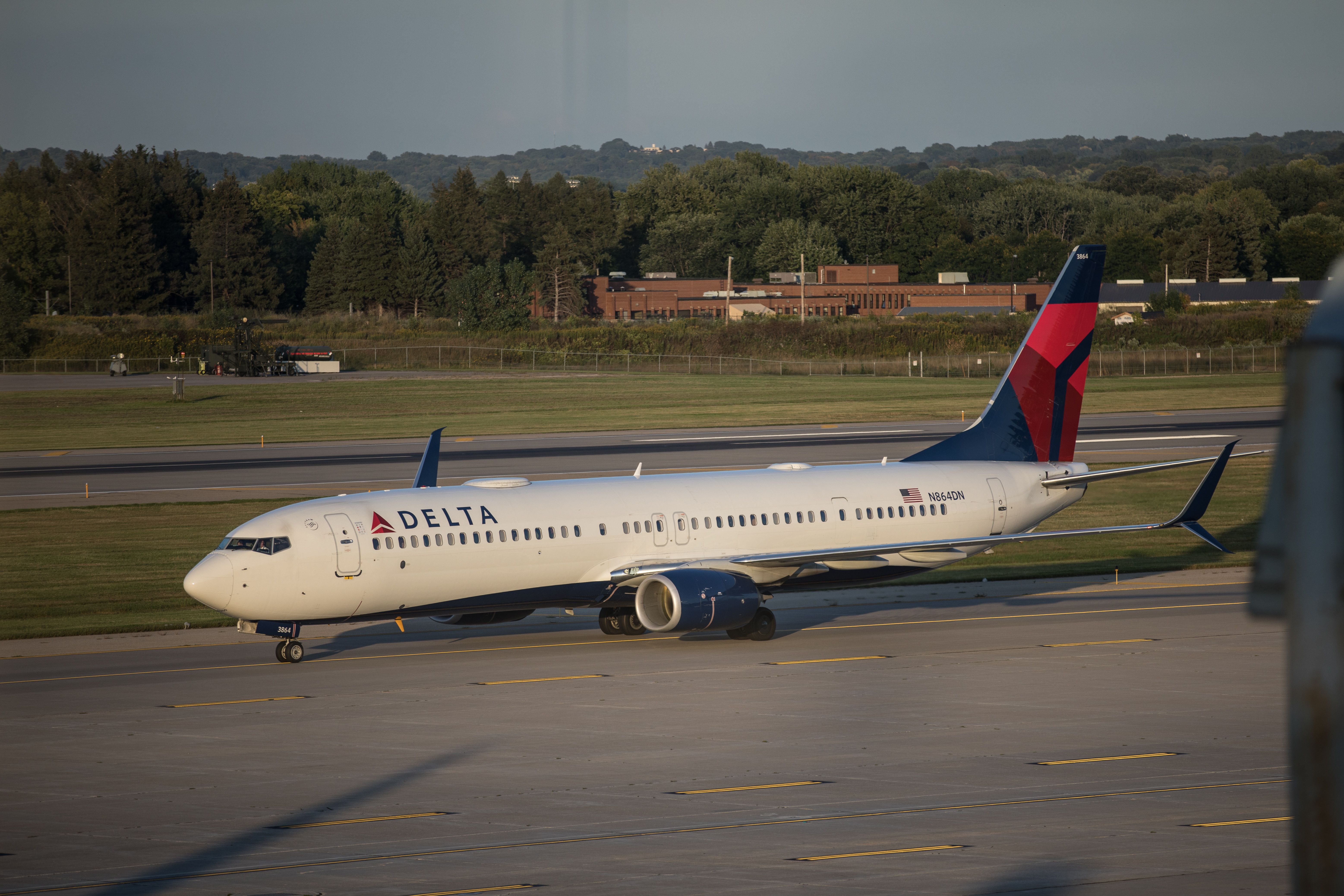 Delta Air Lines Boeing 737-900ER Hits Airbus A320 At Salt Lake City International Airport