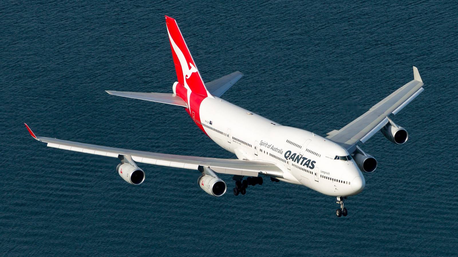 Throwback: When Qantas Flew A Boeing 747 Into A Tiny Regional Airport