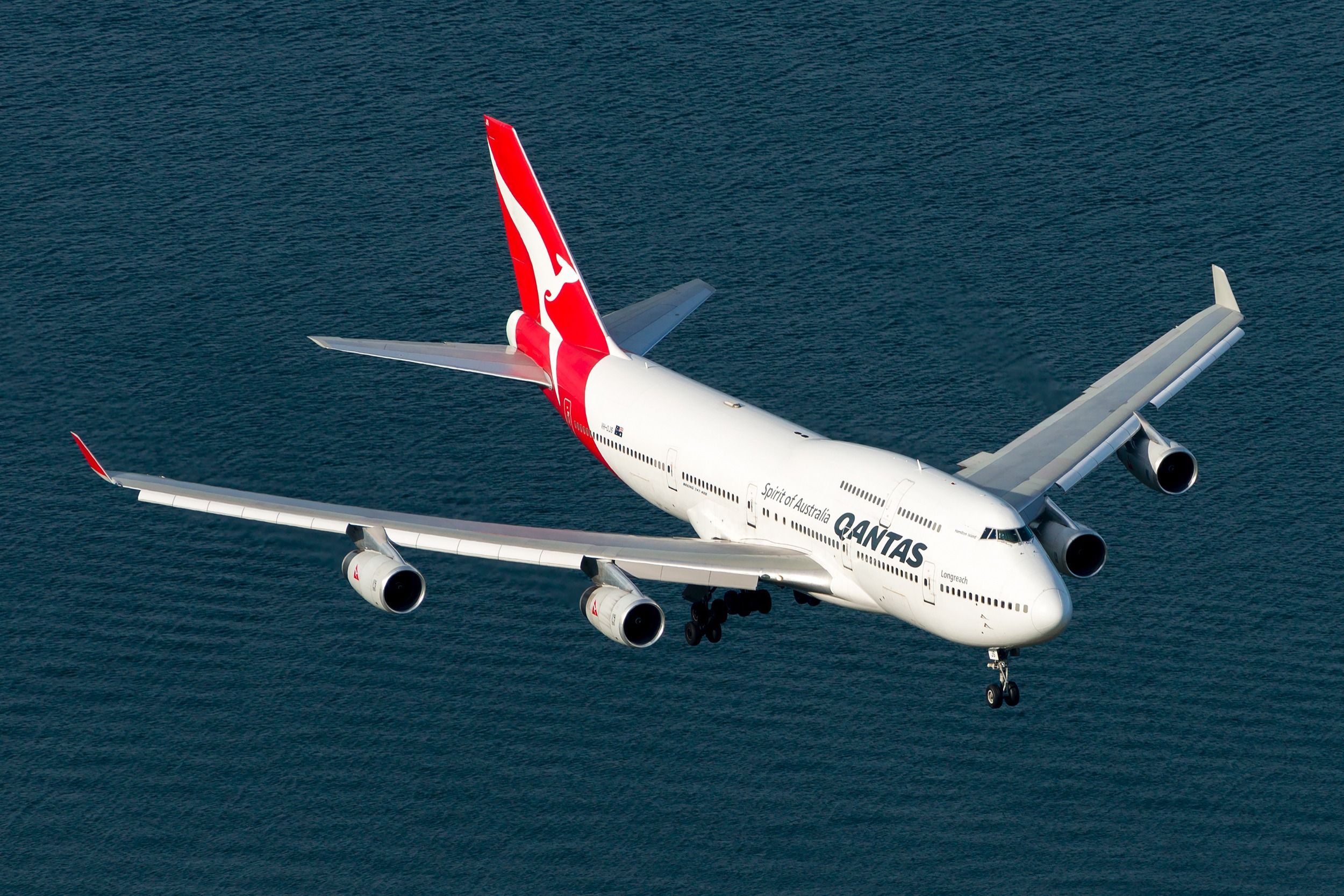 Throwback: When Qantas Flew A Boeing 747 Into A Tiny Regional Airport