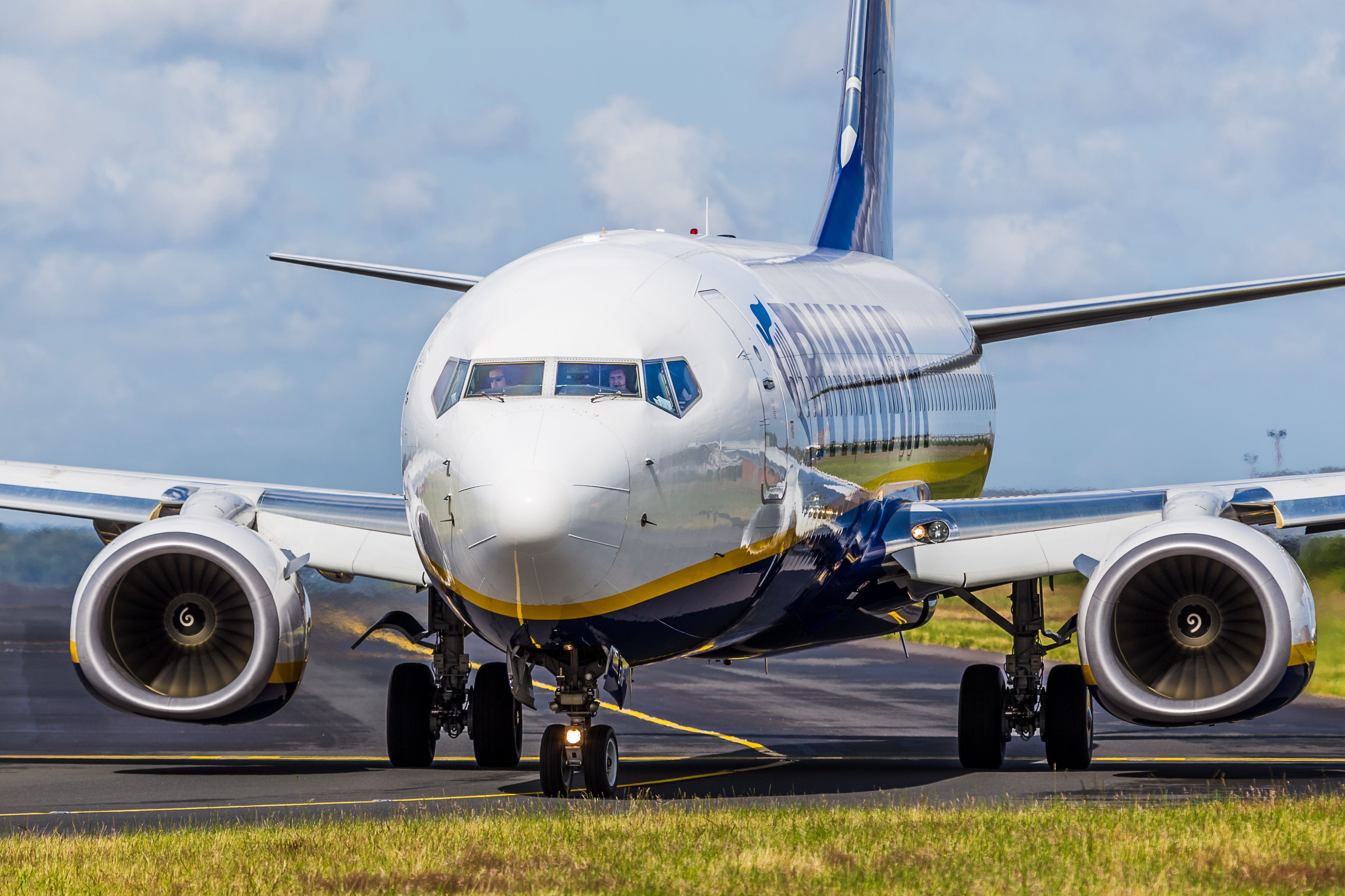 2 Ryanair Pilots Die In Car Crash On The Way To Liverpool Airport