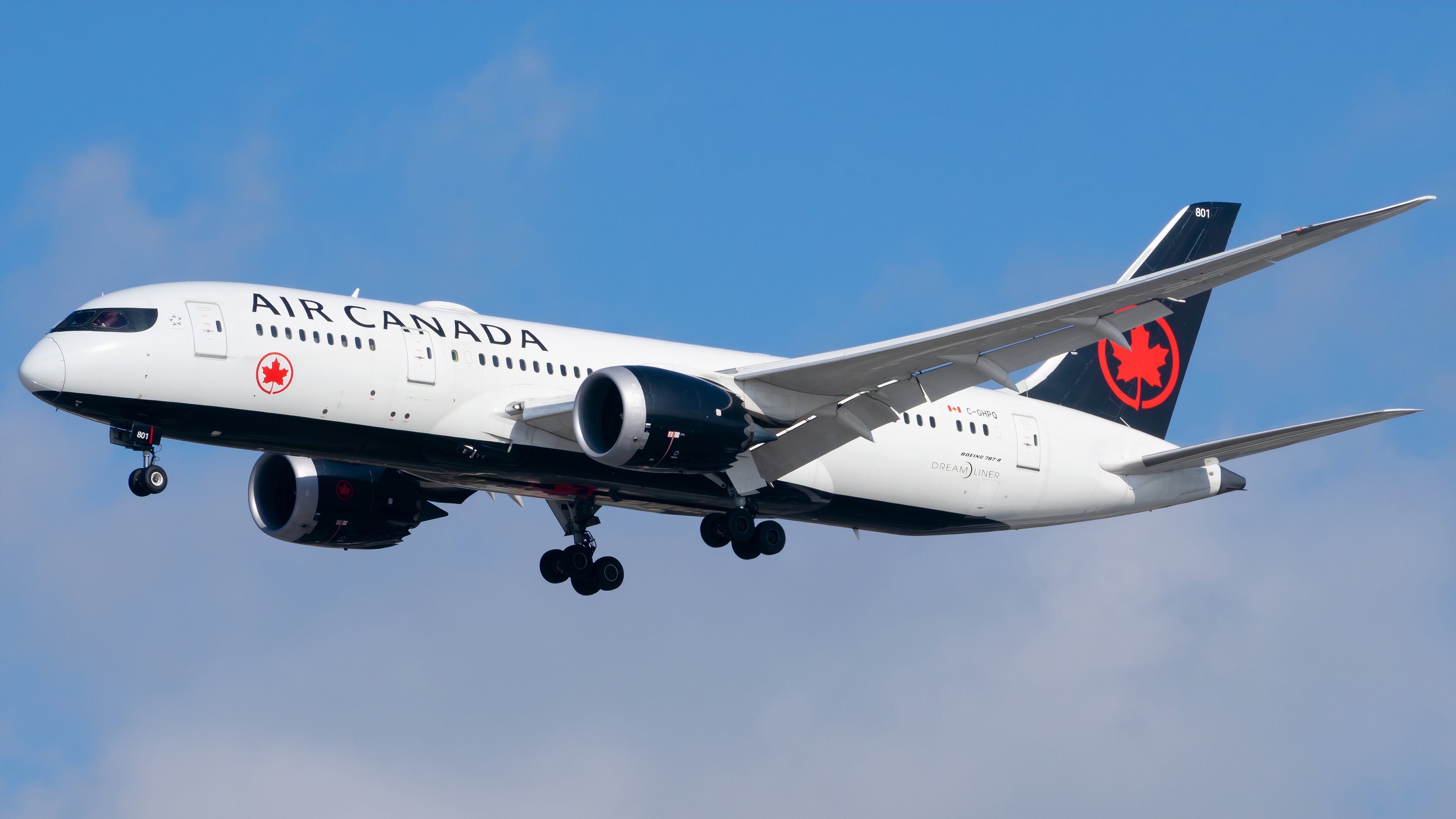 An Air Canada Boeing 787 Dreamliner on final approach into LAX.