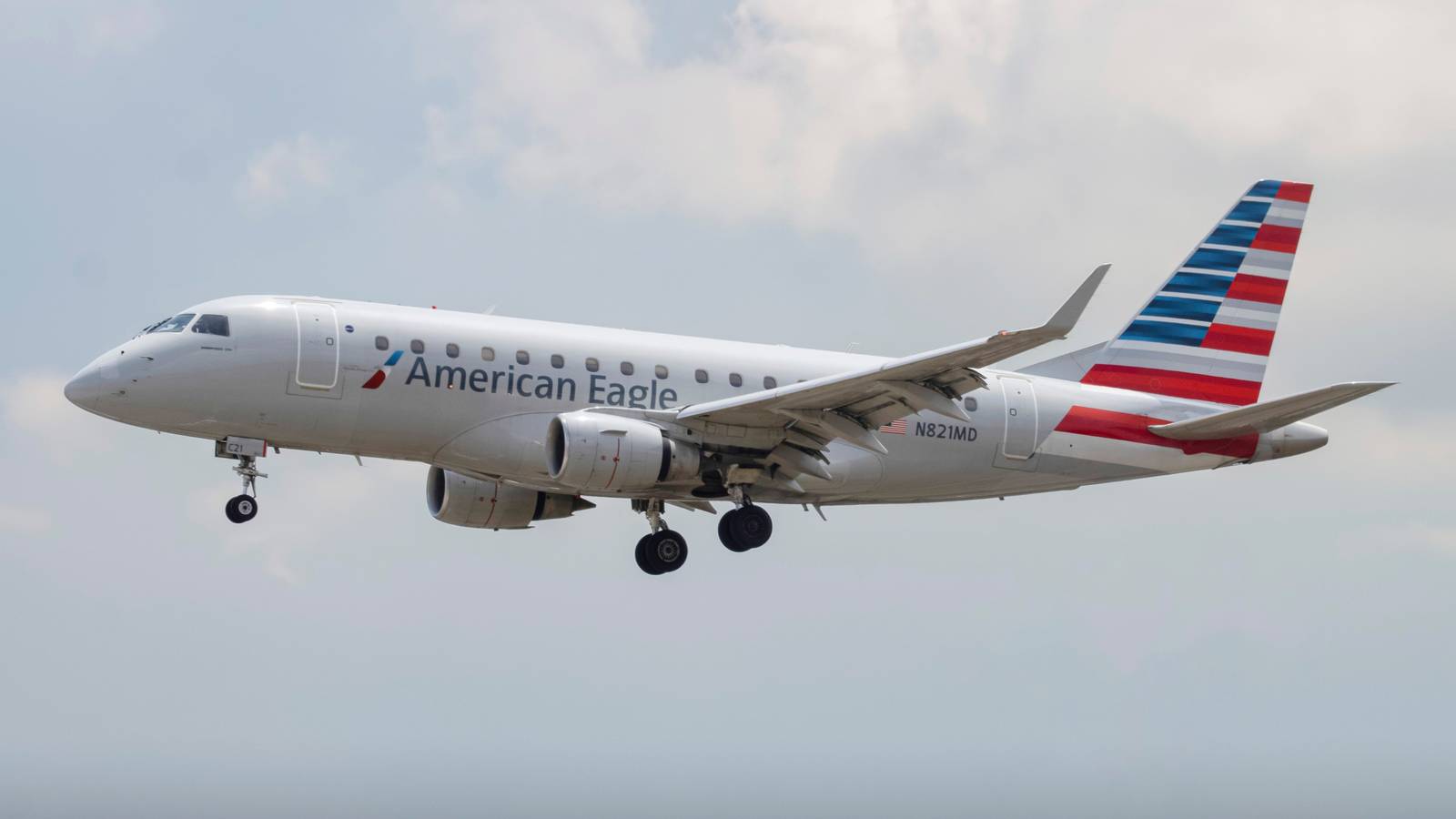 American Eagle Embraer E170 Diverts To Buffalo After Passenger Allegedly Urinates In Aisle