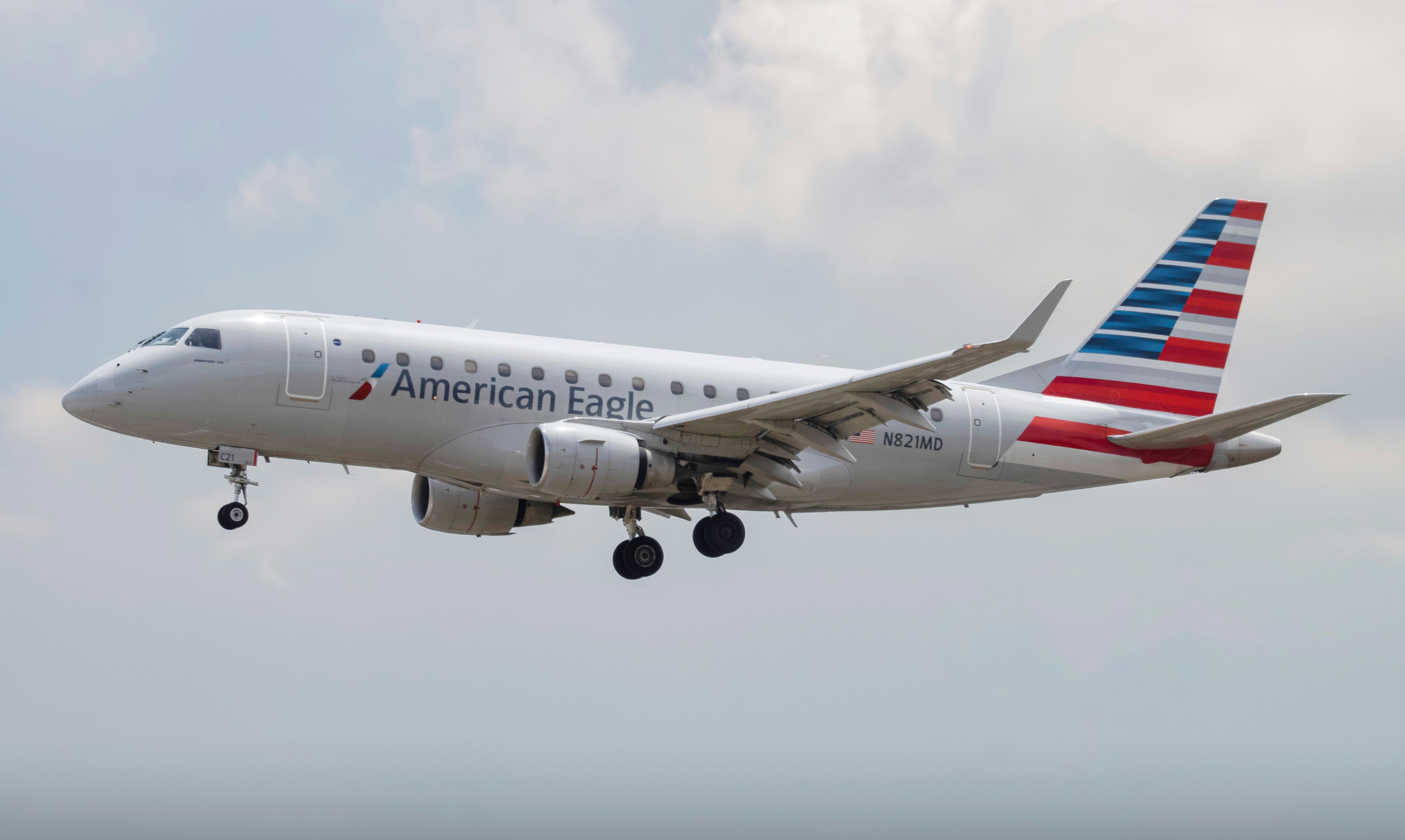 American Eagle Embraer E170 Diverts To Buffalo After Passenger Allegedly Urinates In Aisle