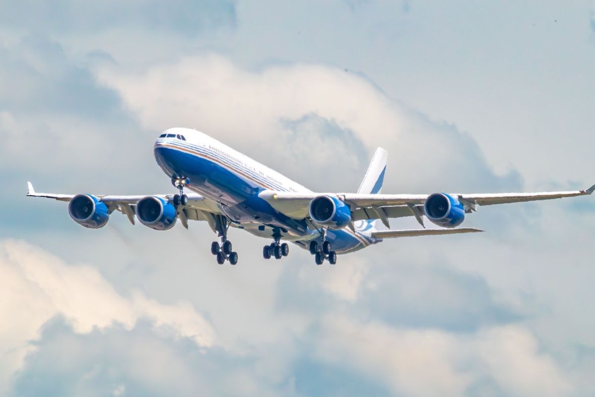 Las Vegas Sands Corp Private A340-500 landing