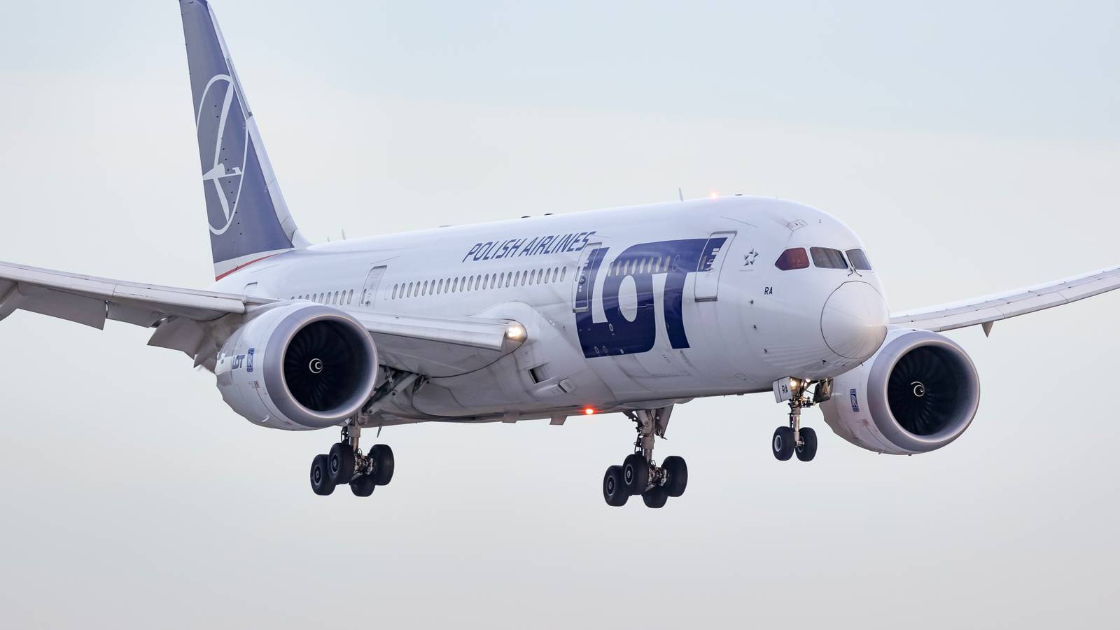 LOT Polish Airlines Will Add Viasat Satellite WiFi On 15 Boeing 787 Dreamliner Planes