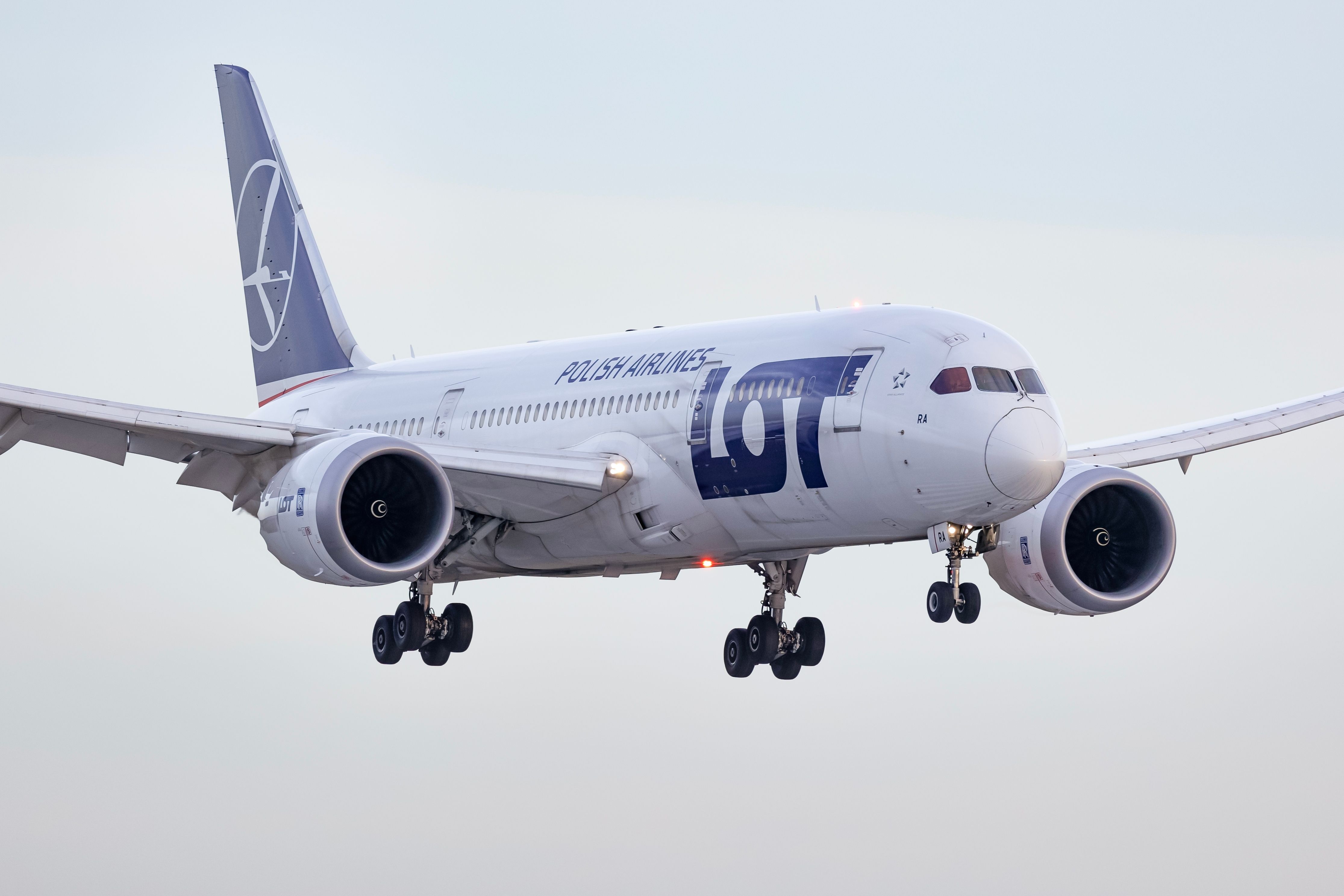 LOT Polish Airlines Will Add Viasat Satellite WiFi On 15 Boeing 787 Dreamliner Planes