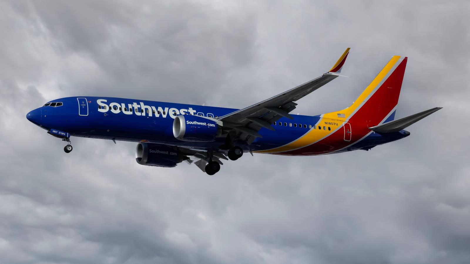 “He’ll Know How I Died”: Southwest Airlines Passengers Recount Dangerous Tampa Descent To 150 Feet