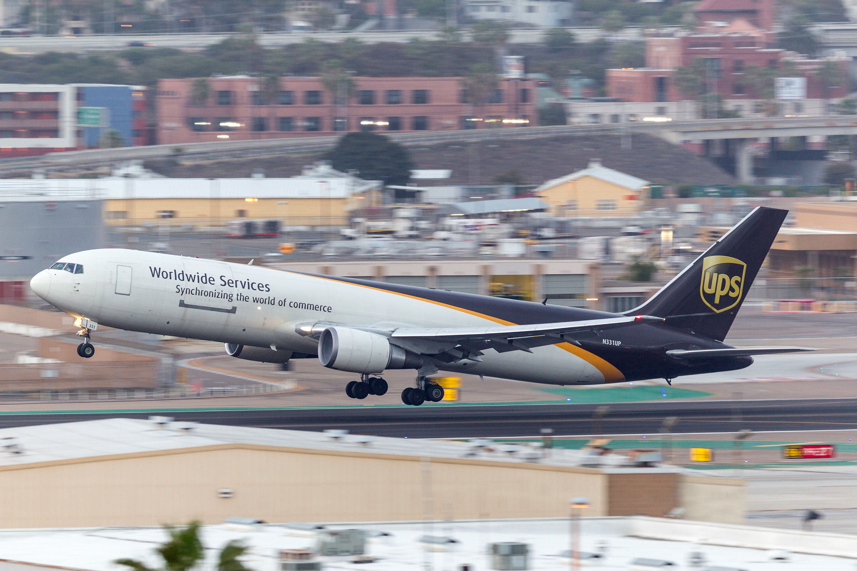 UPS Boeing 767-300F Returns To Spokane After Cargo Hold Fire