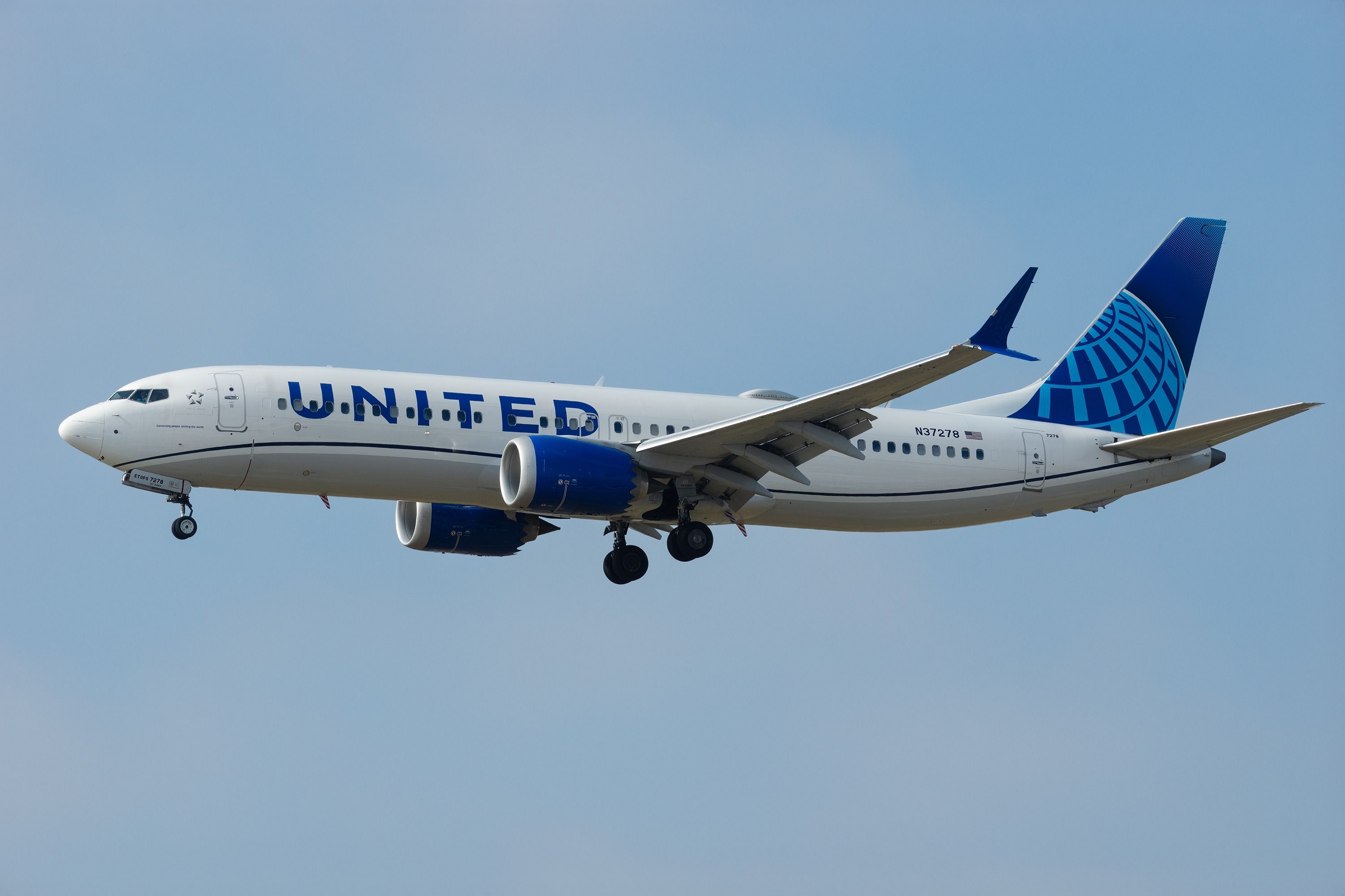 United Airlines Dumps Los Angeles–Toronto Route 2 Months Before Start