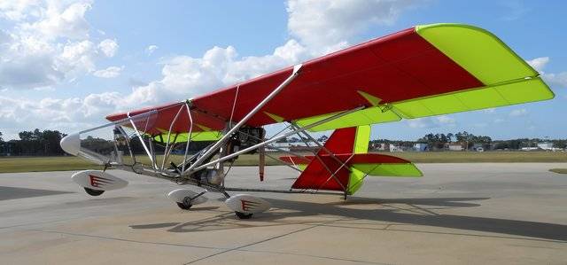 An Aerolite 103 on the ground