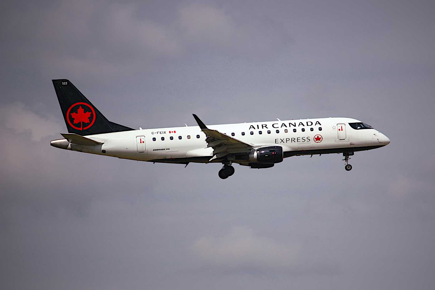 Air Canada Express Embraer E175 landing at YYZ 