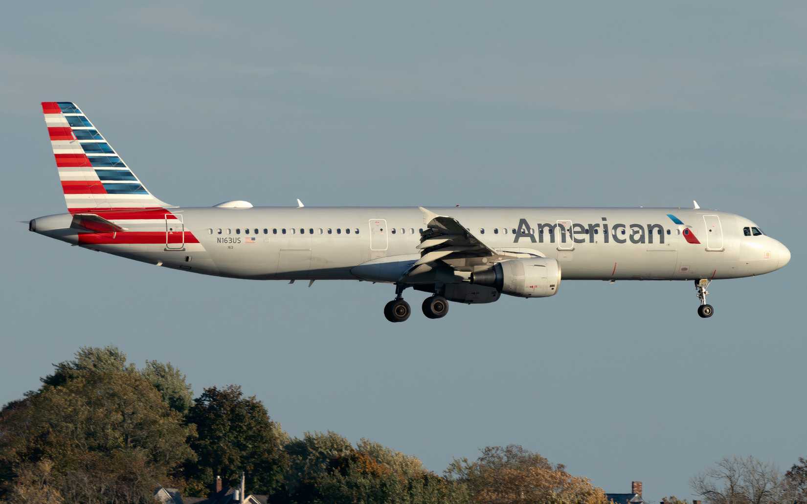 American Airlines Airbus A321-200 Flying