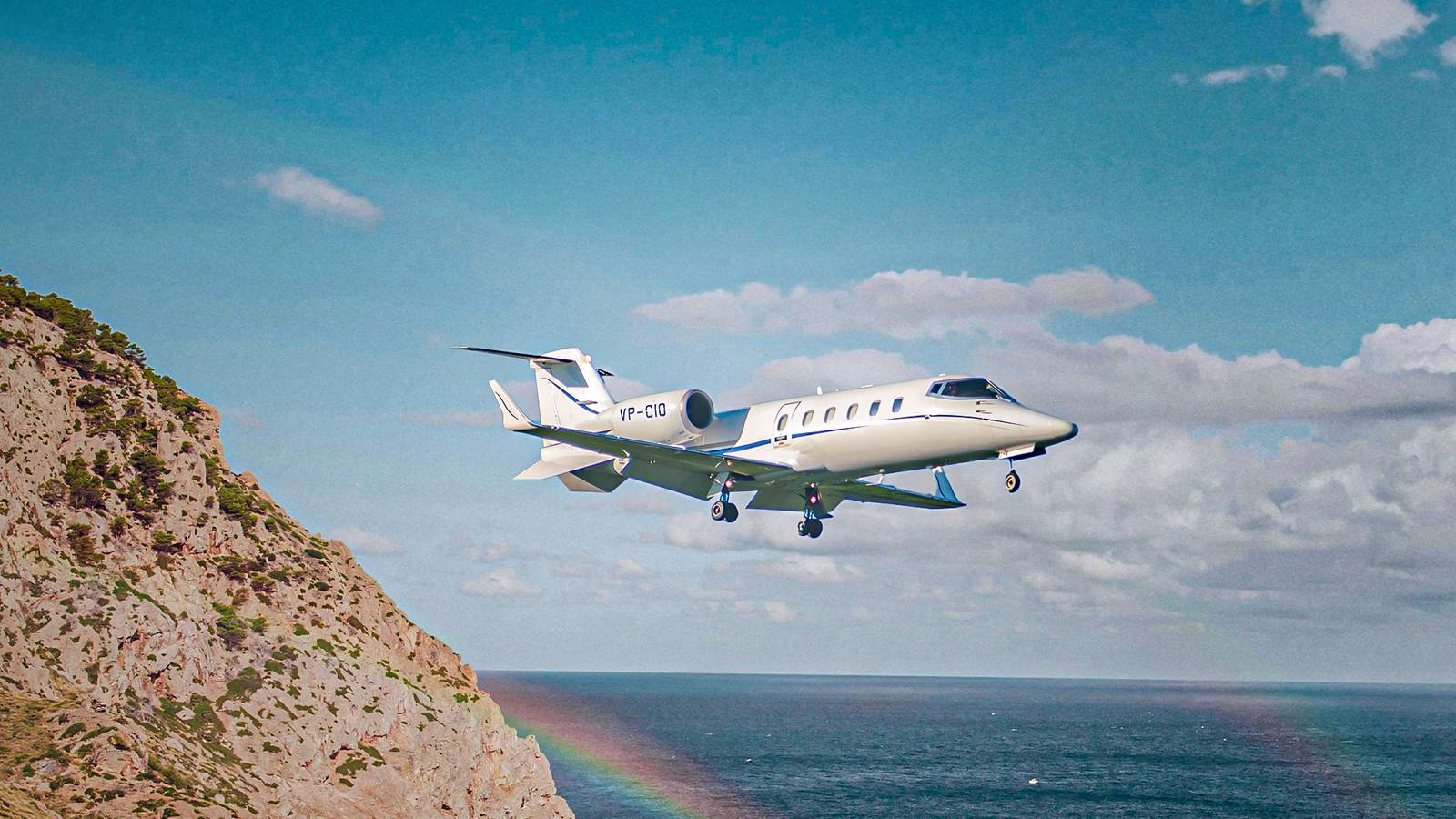 What Happened During The Blink 182 Plane Crash?