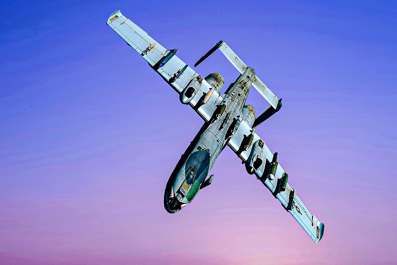 Why Are Some Military Aircraft Painted In Camouflage While Others Are Not?