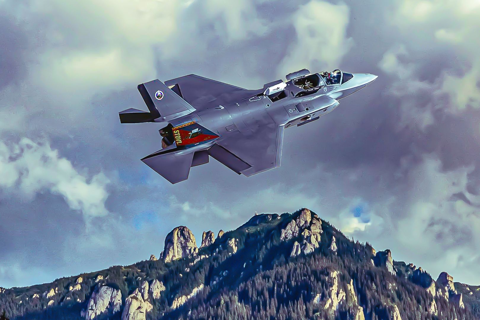 How Does The F-35’s Distributed Aperture System Improve Pilot Situational Awareness?